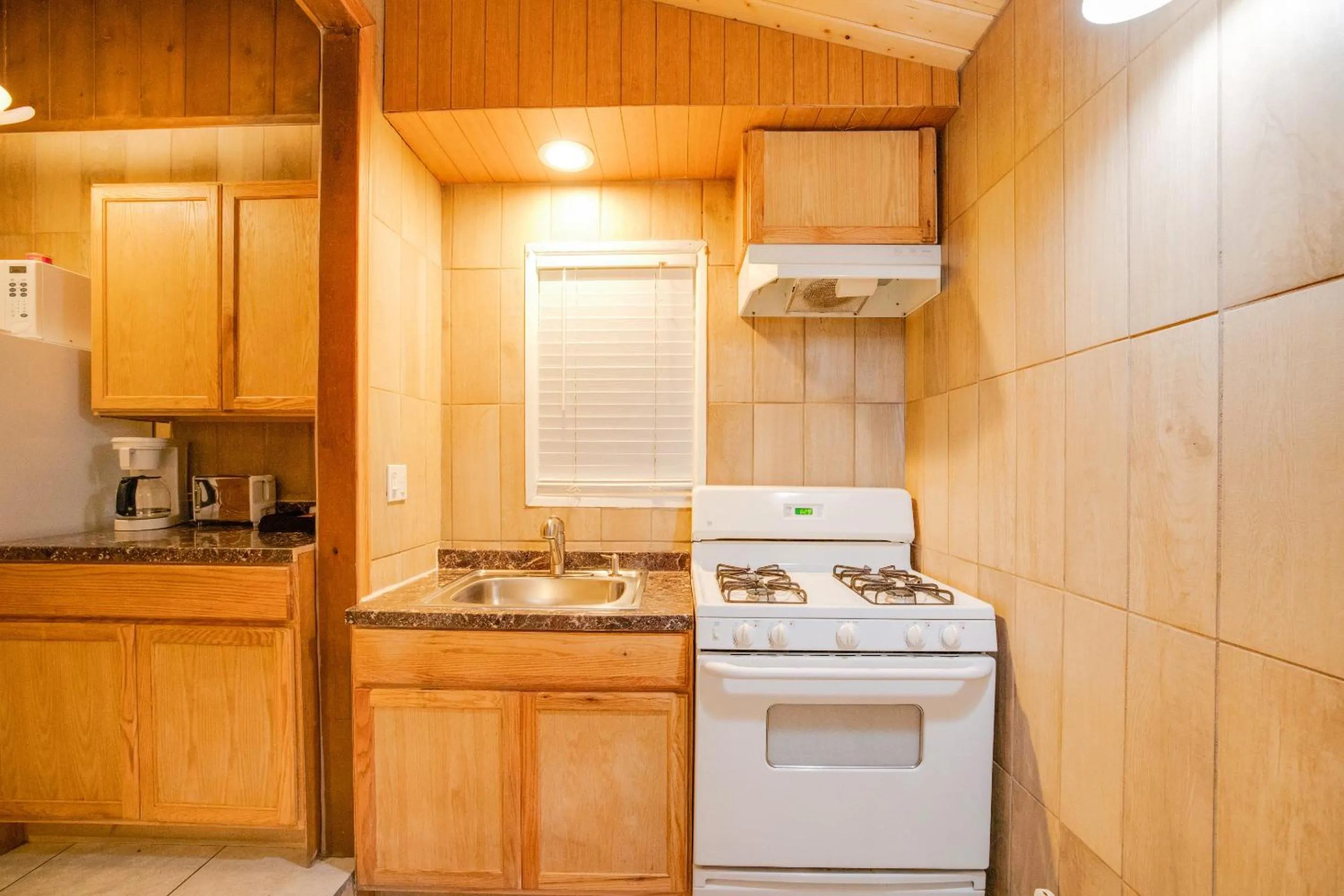 Kitchen or kitchenette in Arrowhead Tree Top Lodge