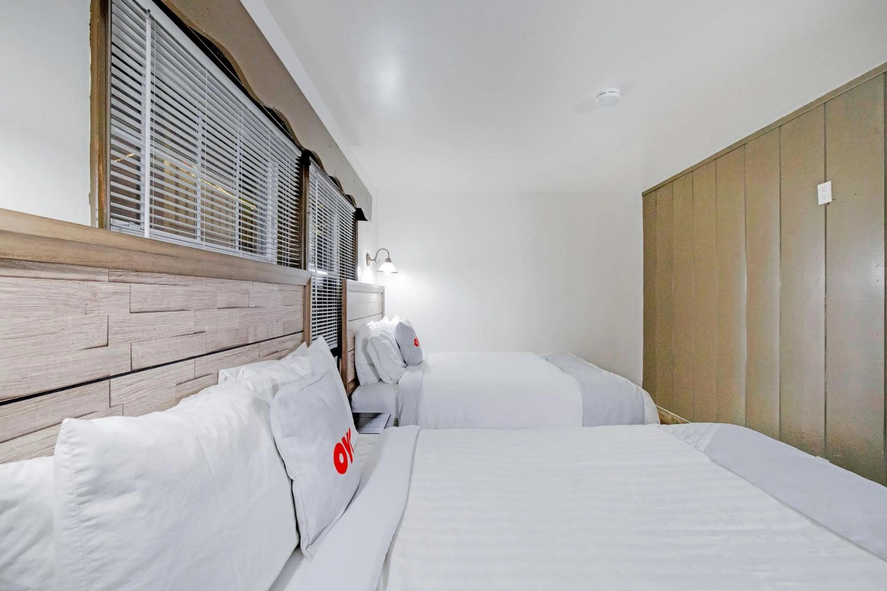 Bedroom, Bed in Arrowhead Tree Top Lodge