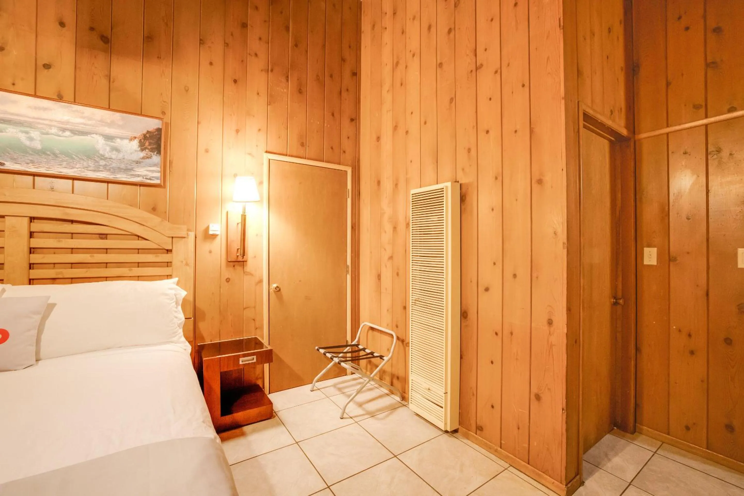 Bedroom, Bed in Arrowhead Tree Top Lodge