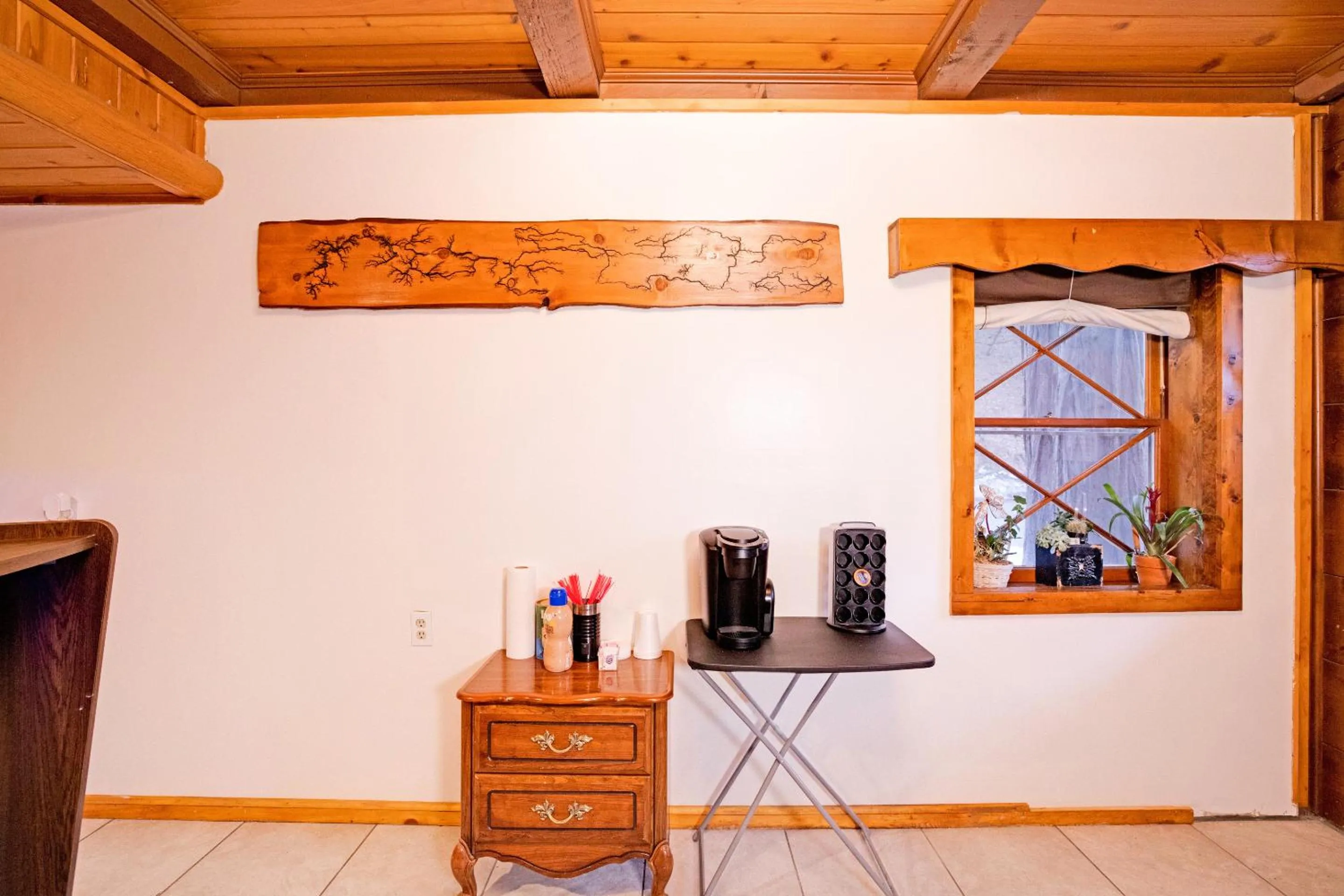 Coffee/tea facilities in Arrowhead Tree Top Lodge