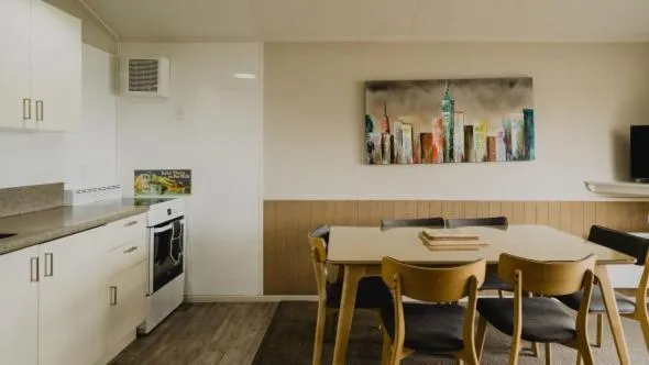 Lakes Edge Holiday Park