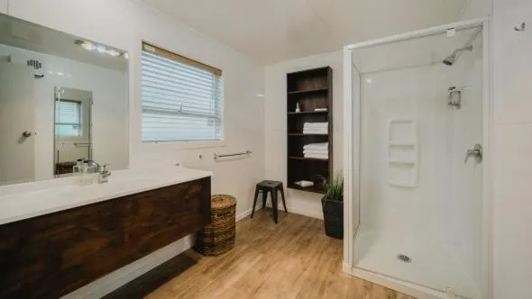 Lakes Edge Holiday Park