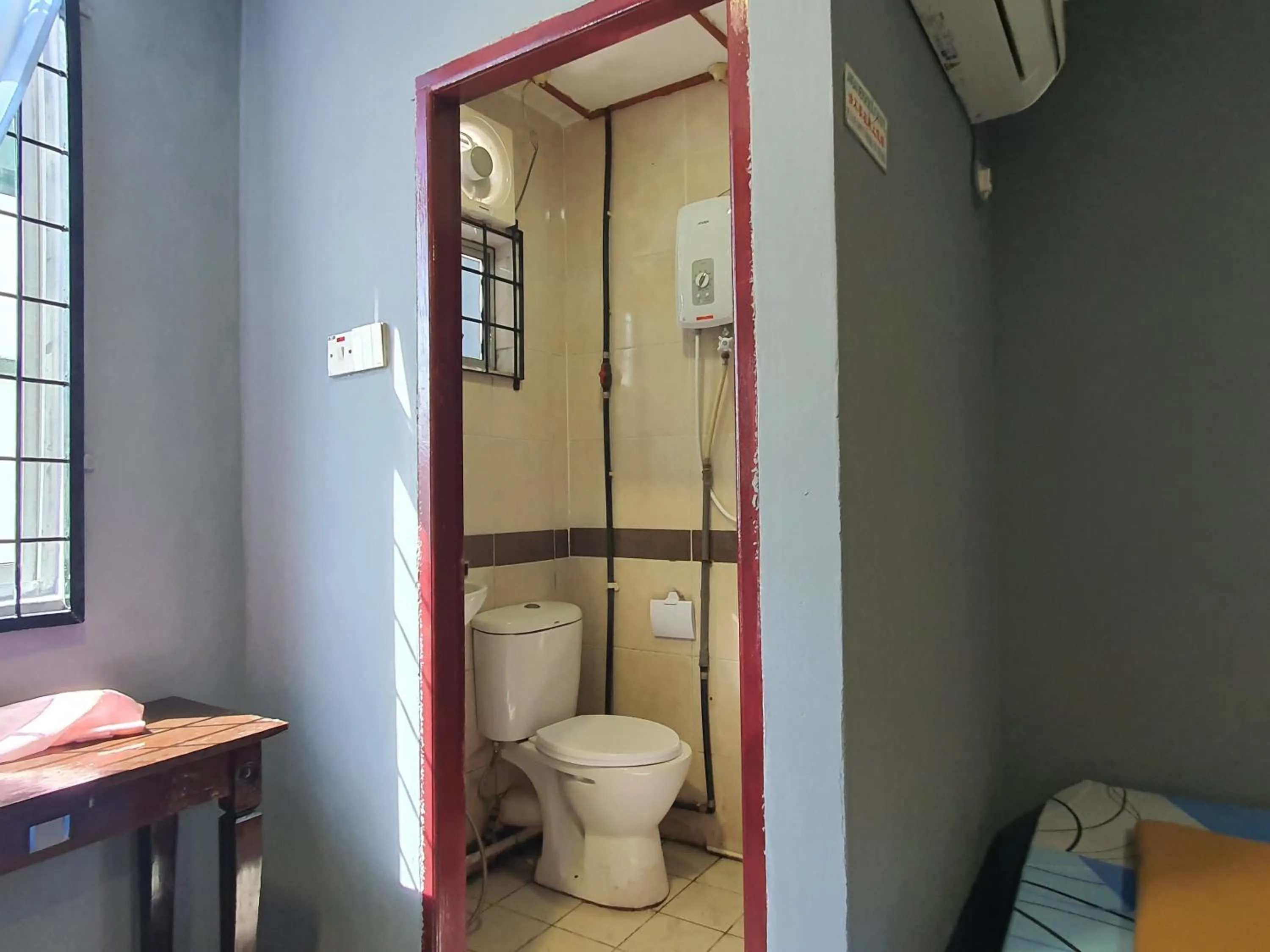 Bathroom in Hotel O Hoover Room