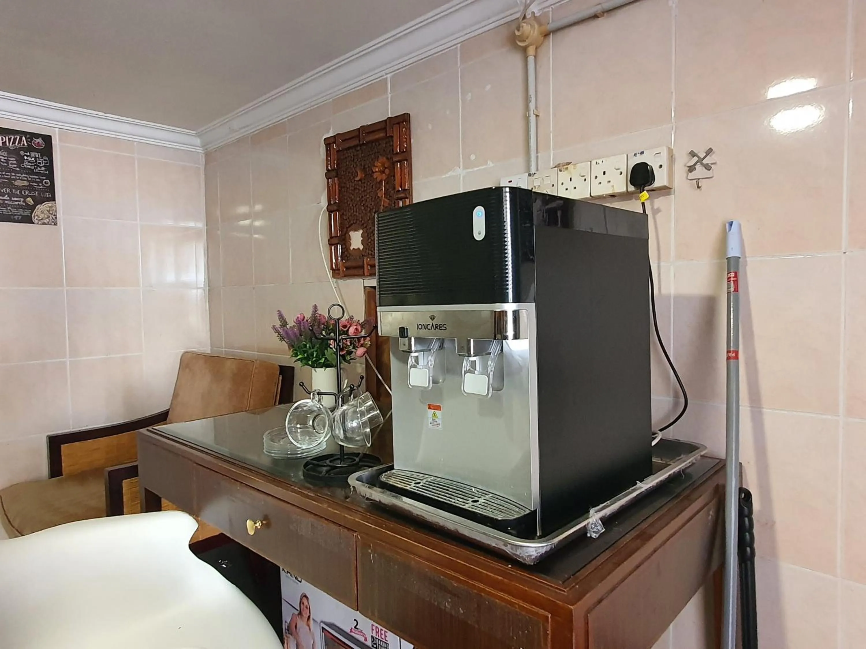 Facade/entrance in Hotel O Hoover Room