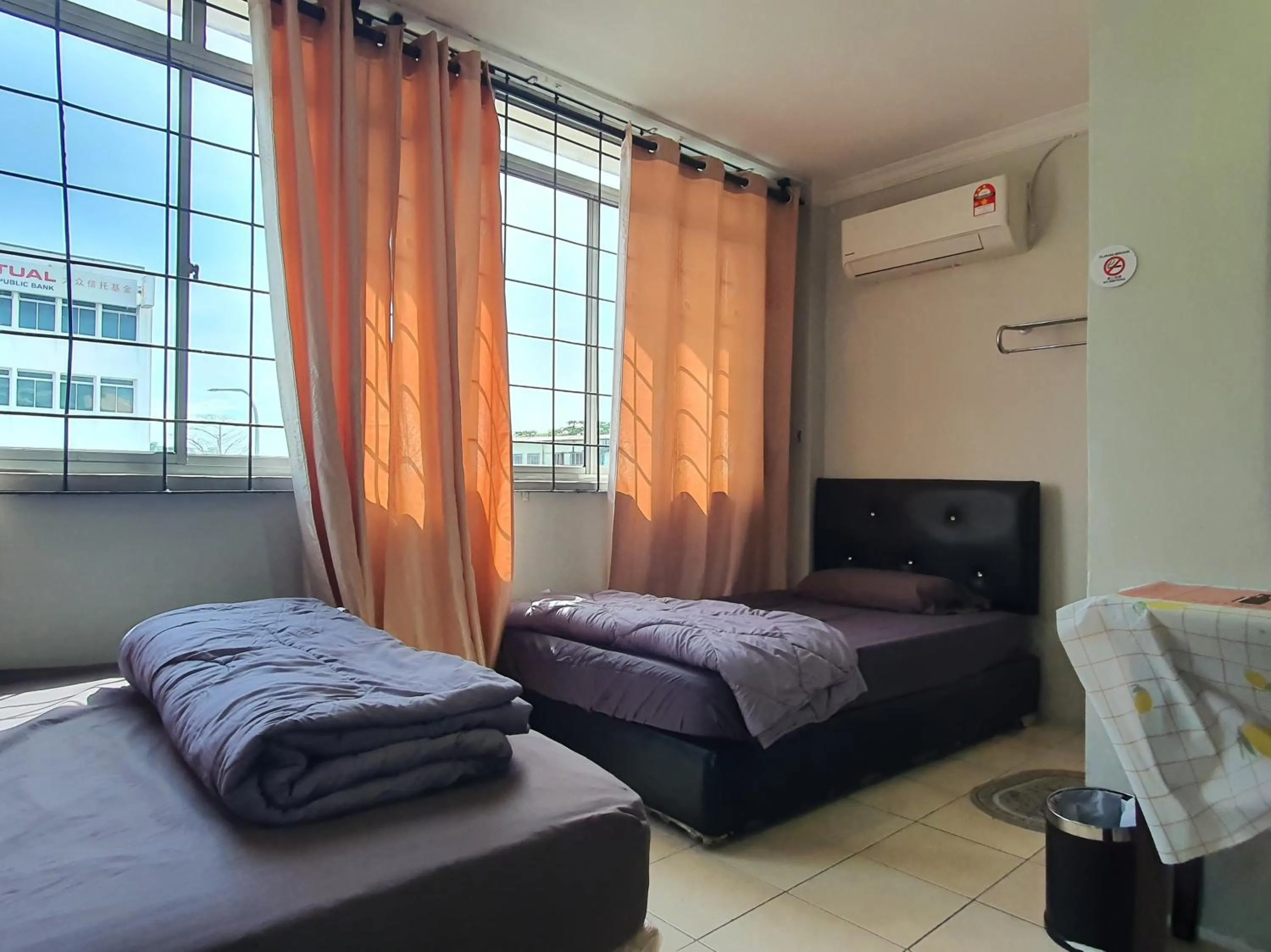 Photo of the whole room, Bed in Hotel O Hoover Room