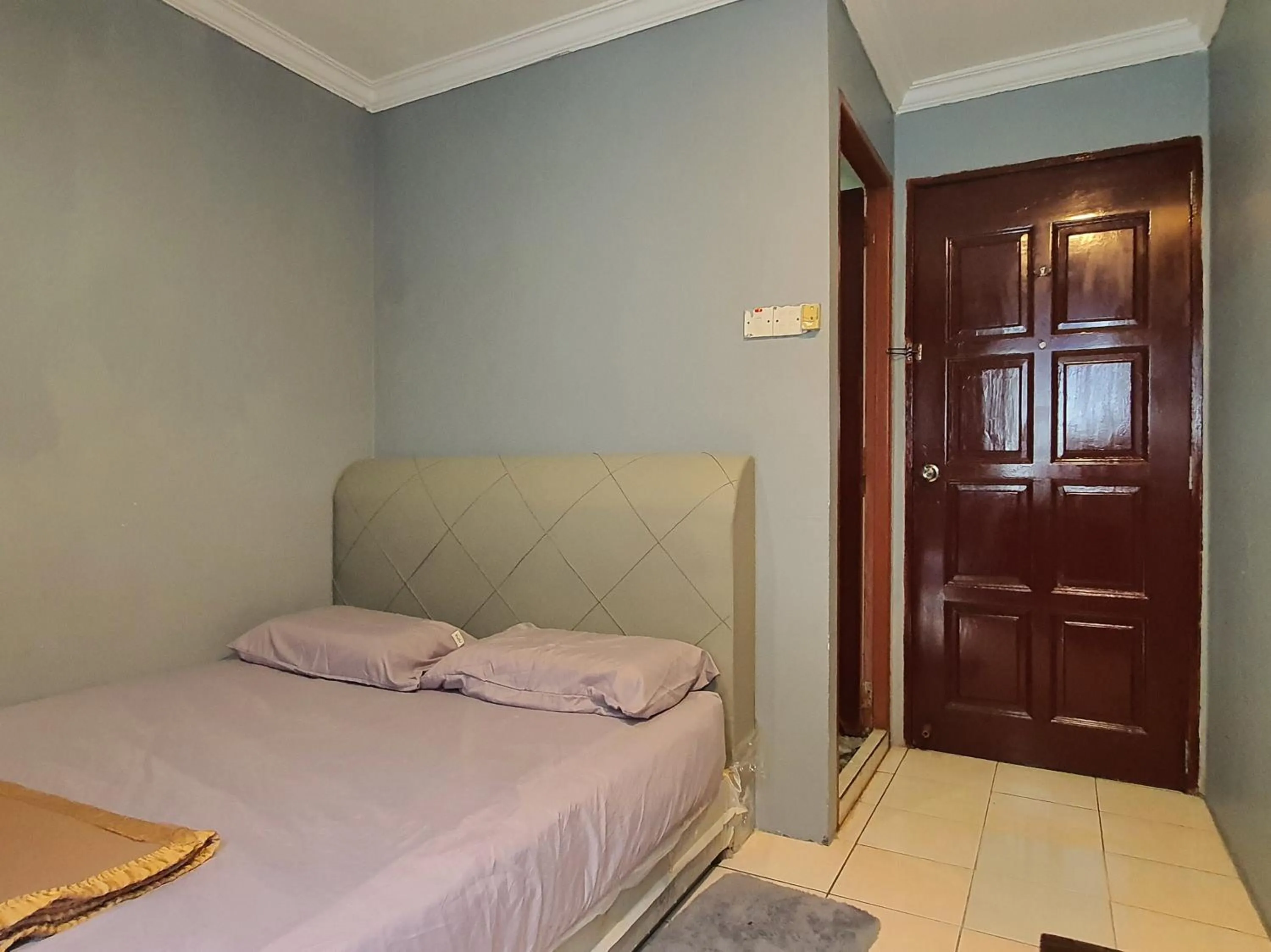 Photo of the whole room, Bed in Hotel O Hoover Room