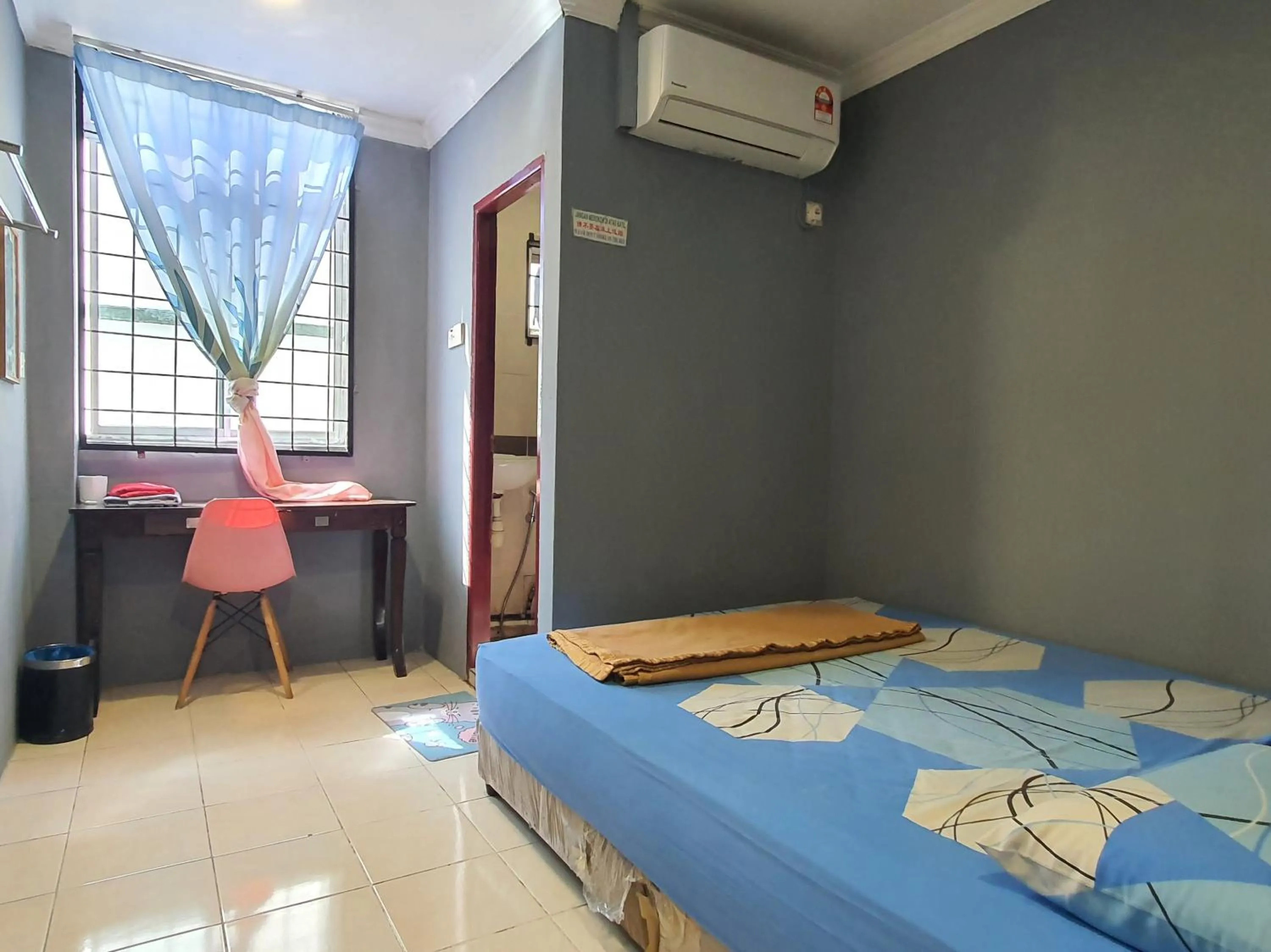 Photo of the whole room, Bed in Hotel O Hoover Room