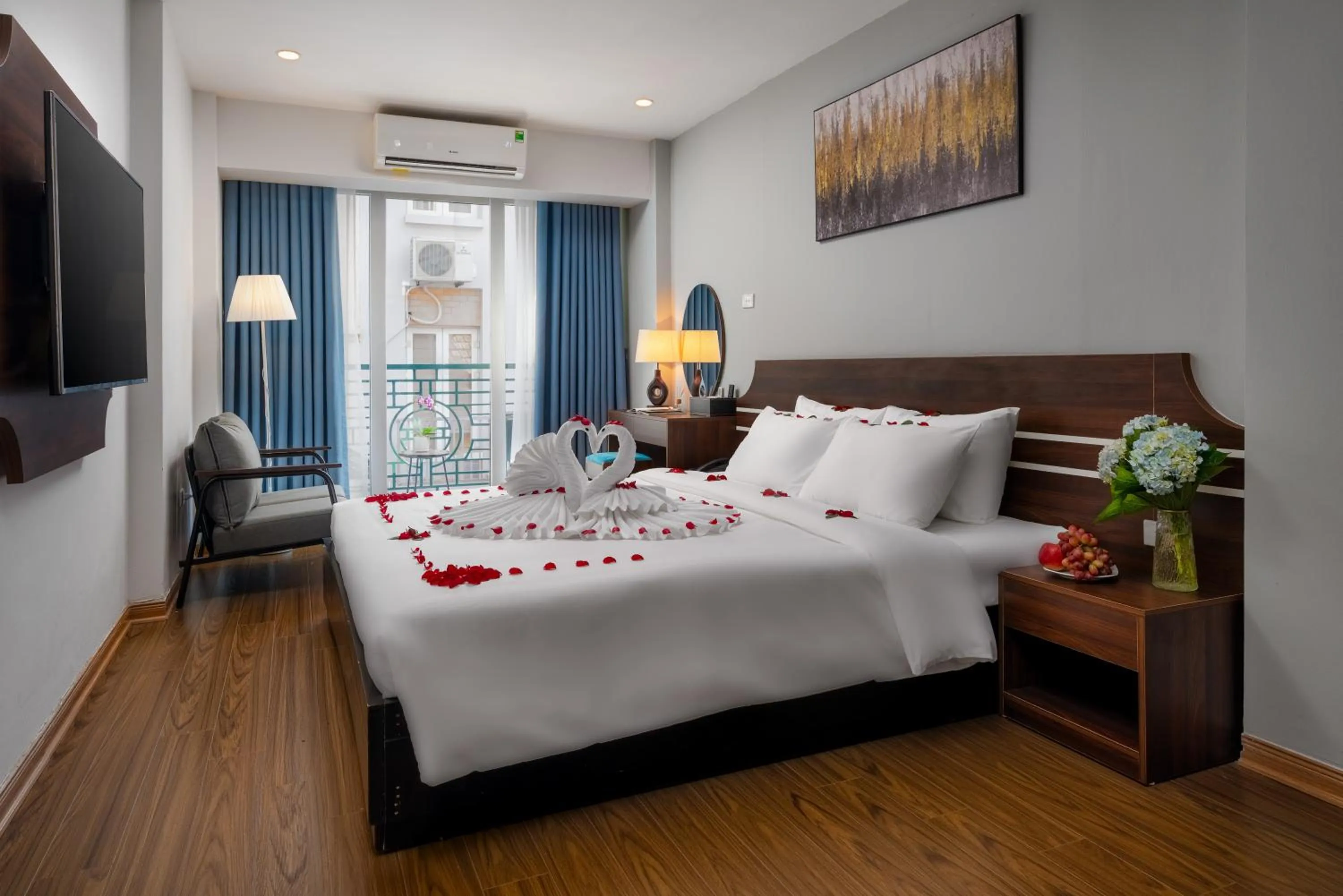 Bed in Astoria Hanoi Hotel & Travel