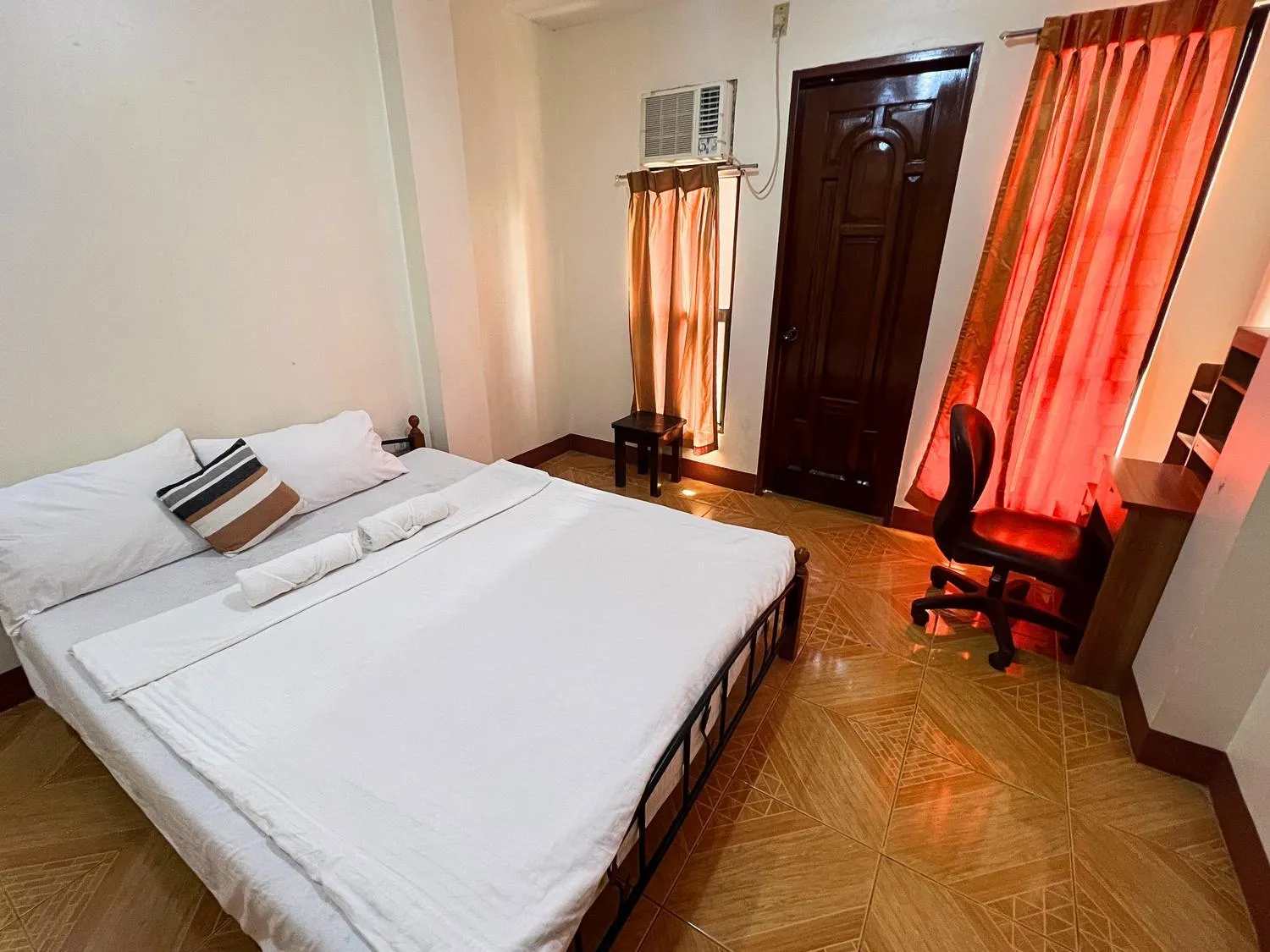 Bed in Manora Apartment