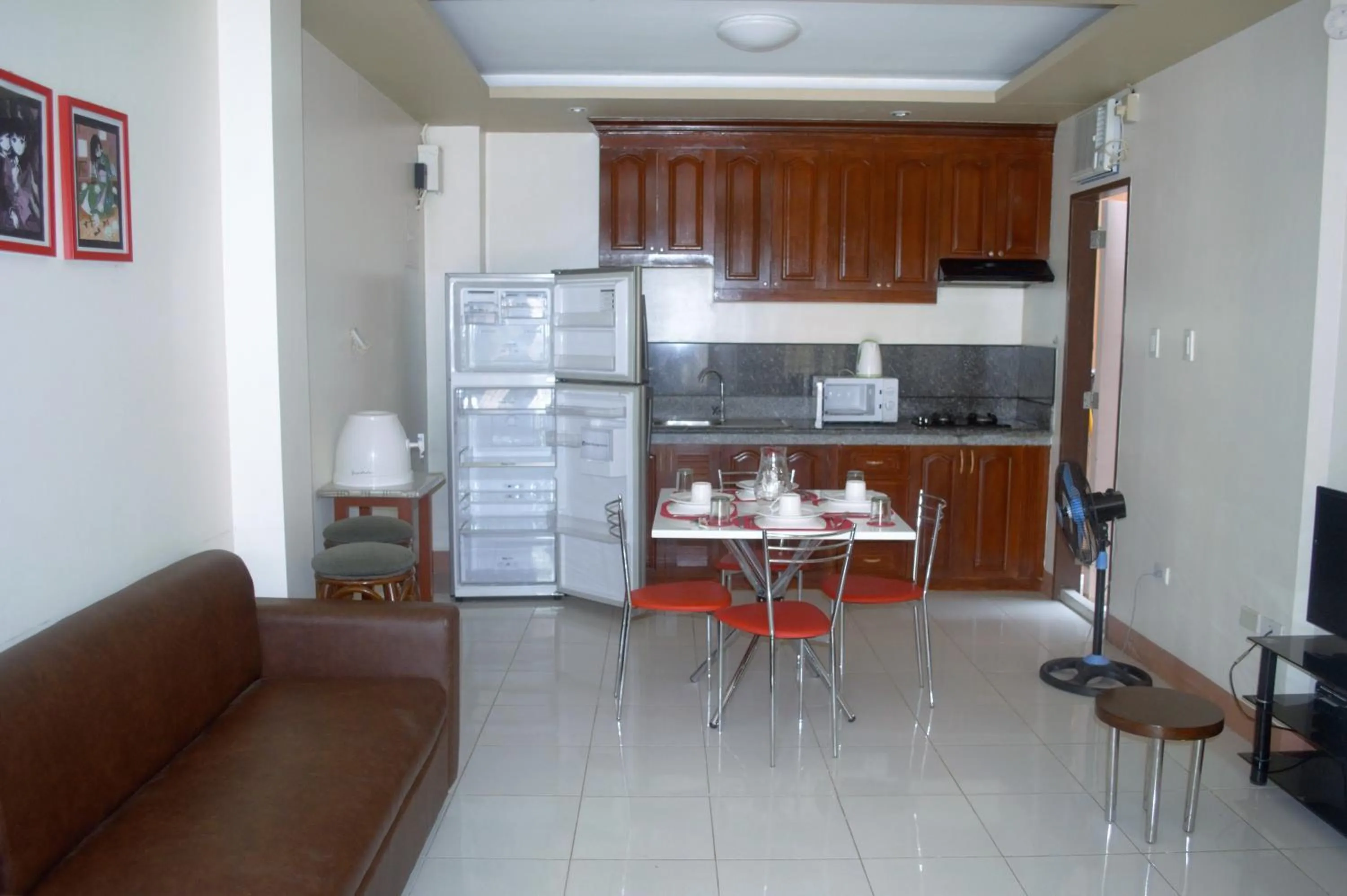 Kitchen or kitchenette in Manora Apartment
