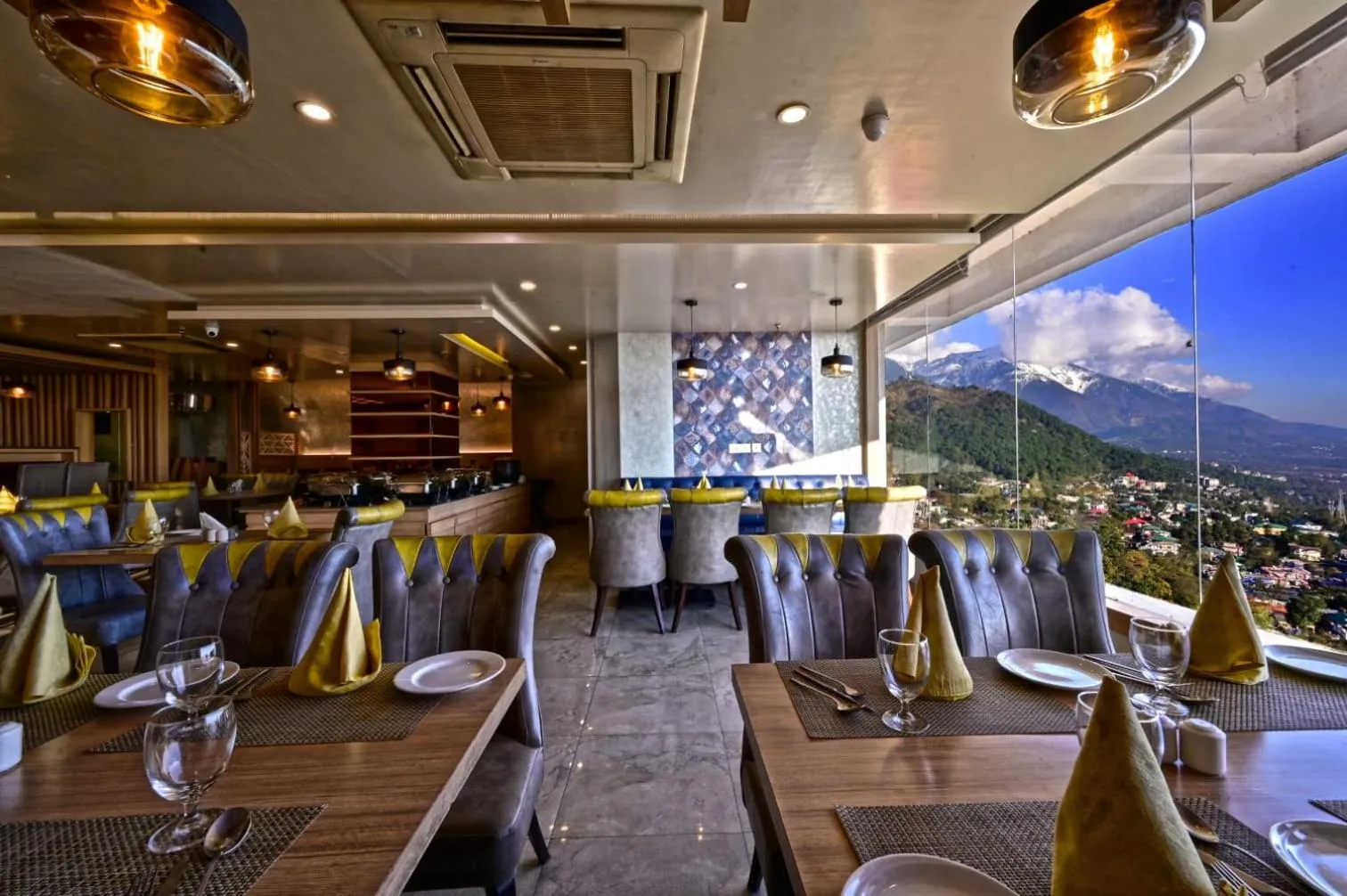 Restaurant/places to eat in Hotel Inclover-A Peaceful Retreat