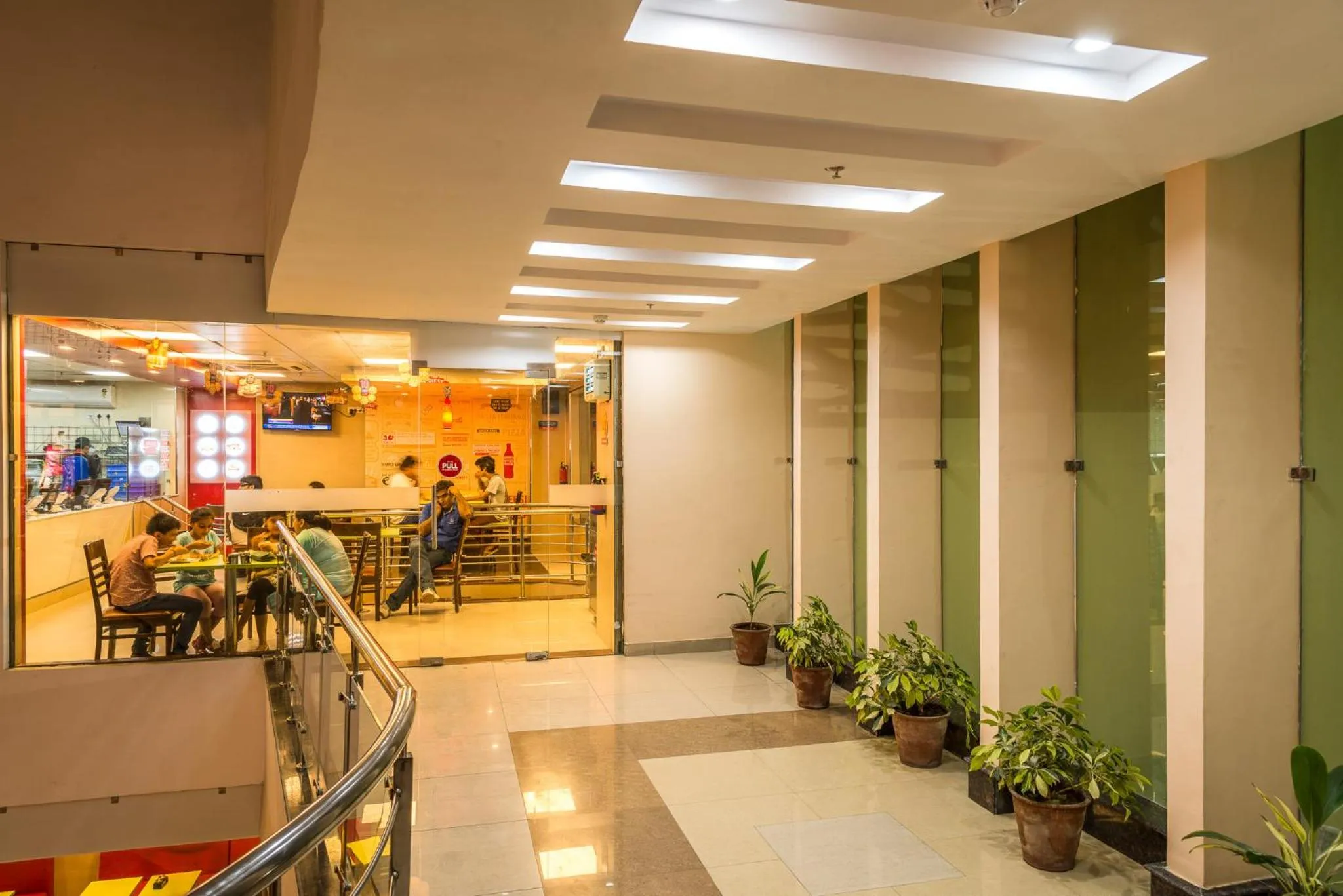 Restaurant/places to eat in Hotel Inclover-A Peaceful Retreat