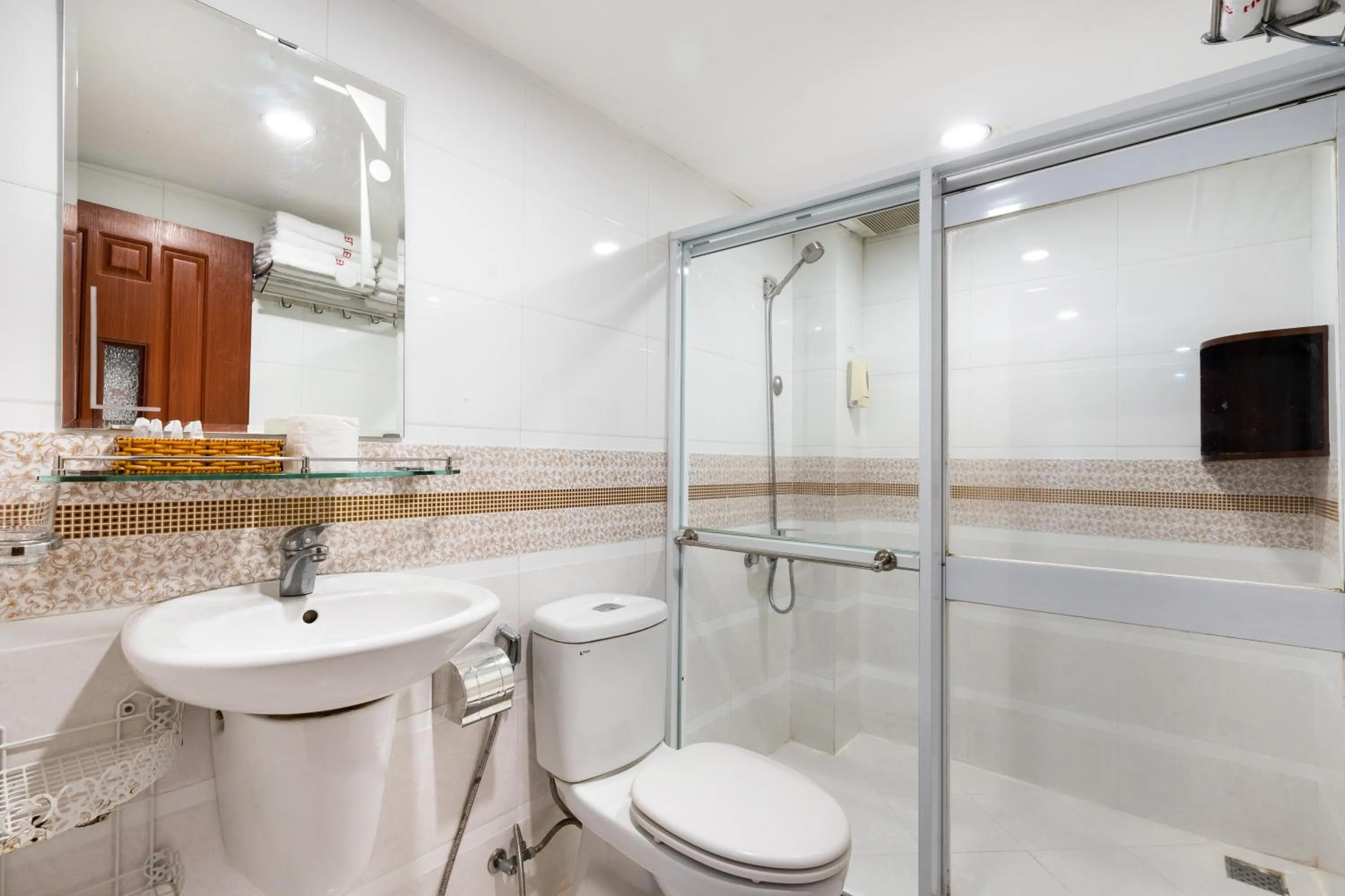 Bath in King Hotel Saigon Airport