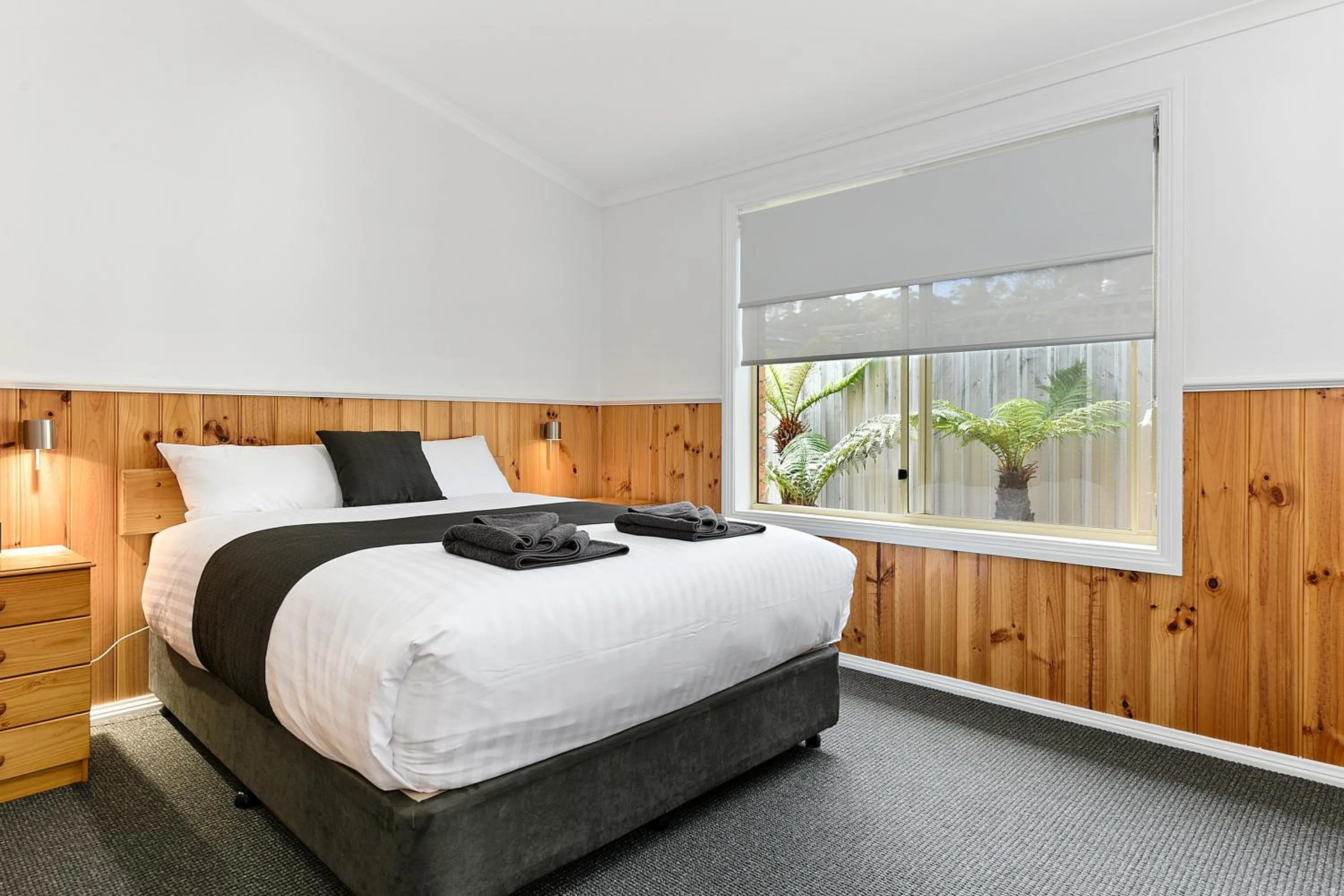 Bedroom, Bed in Masons Cottages