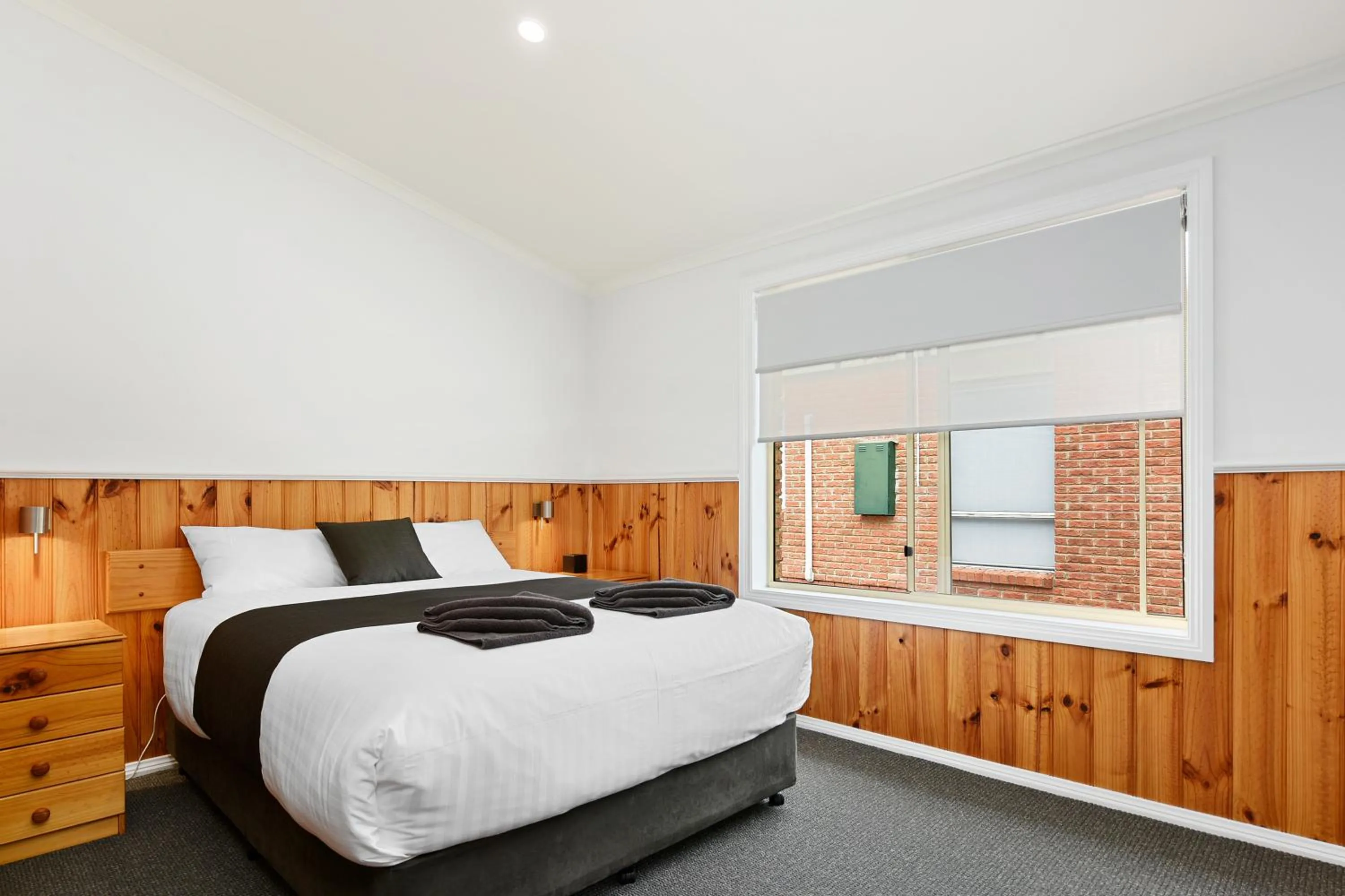 Bedroom, Bed in Masons Cottages