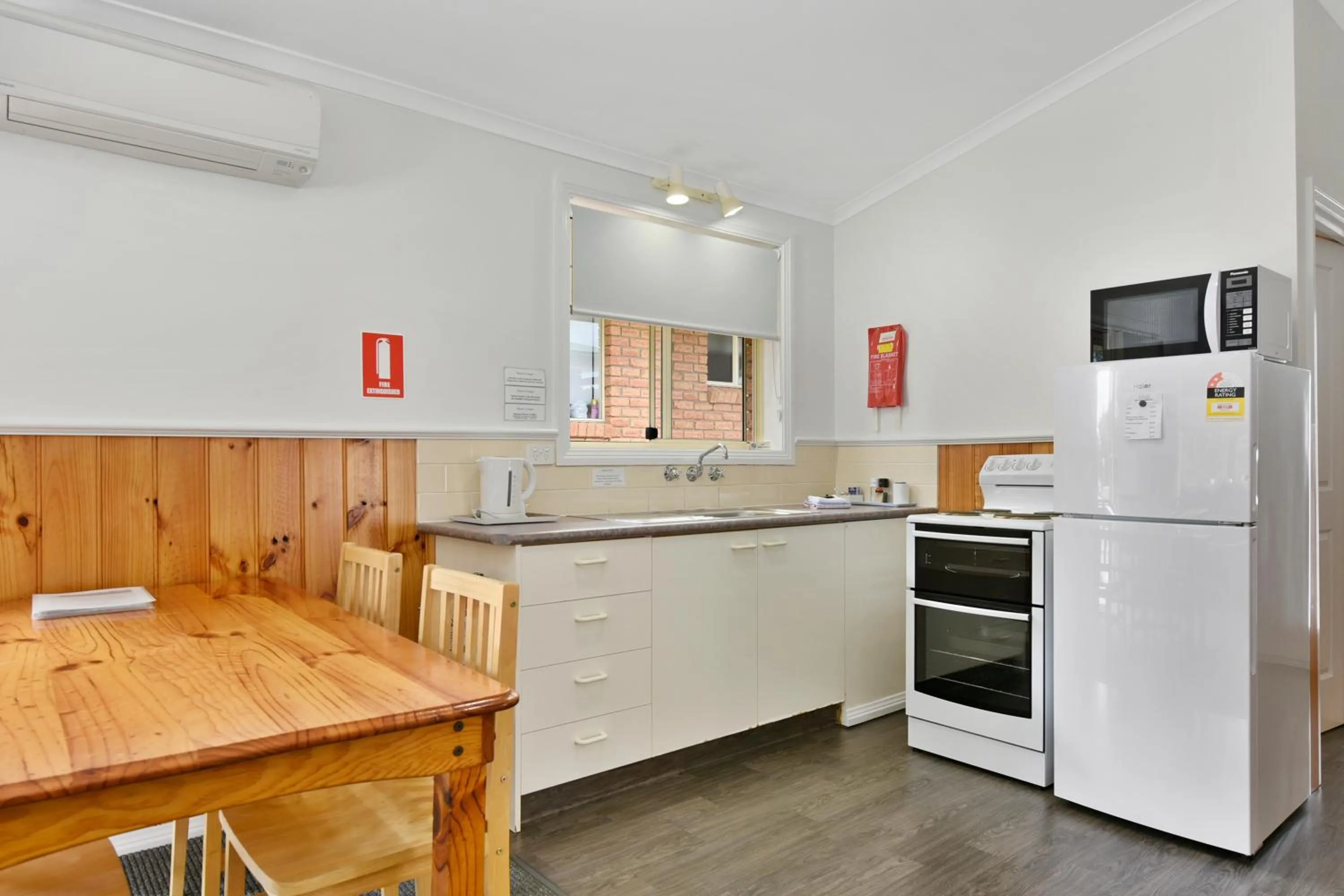 Kitchen or kitchenette in Masons Cottages