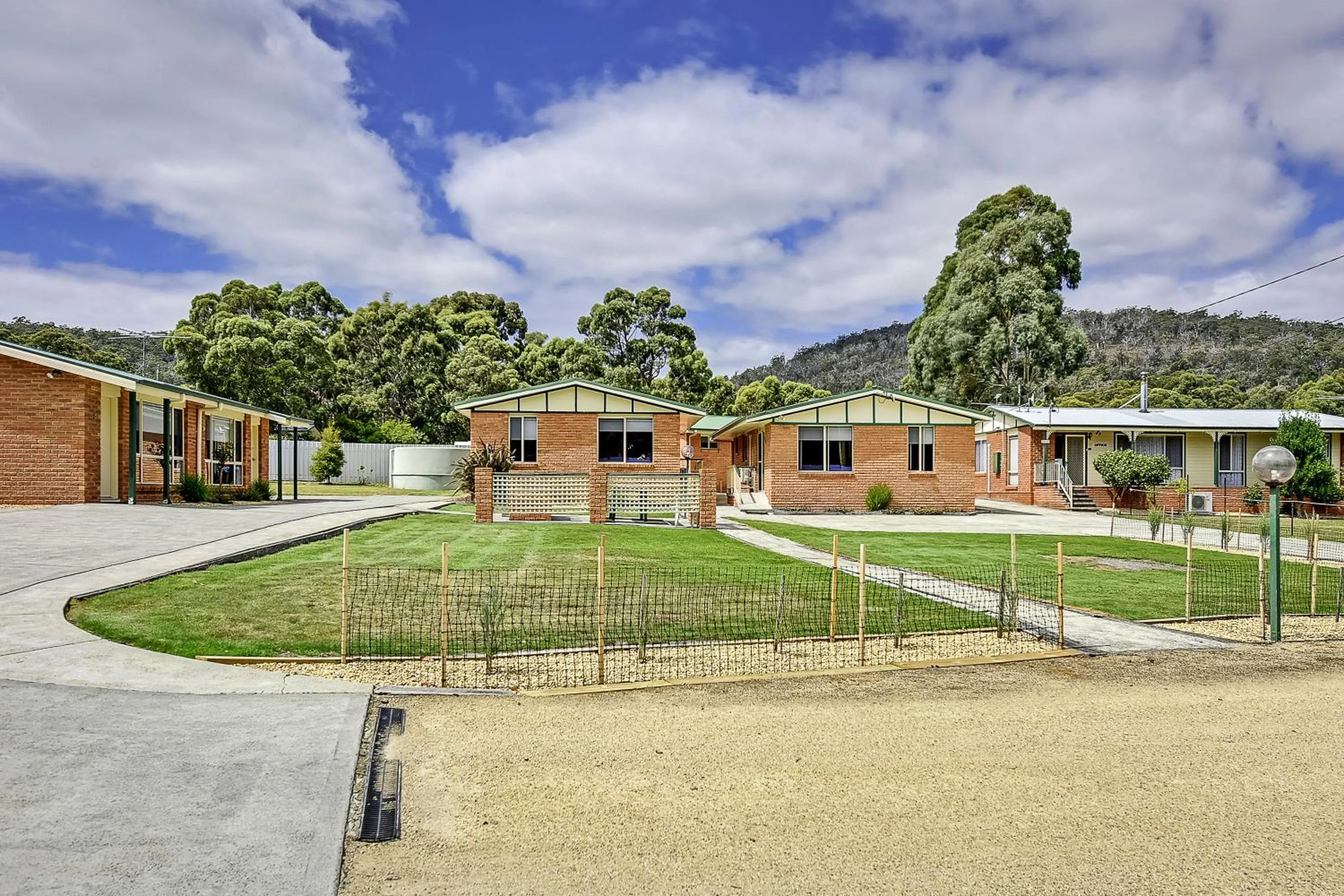 Property building in Masons Cottages
