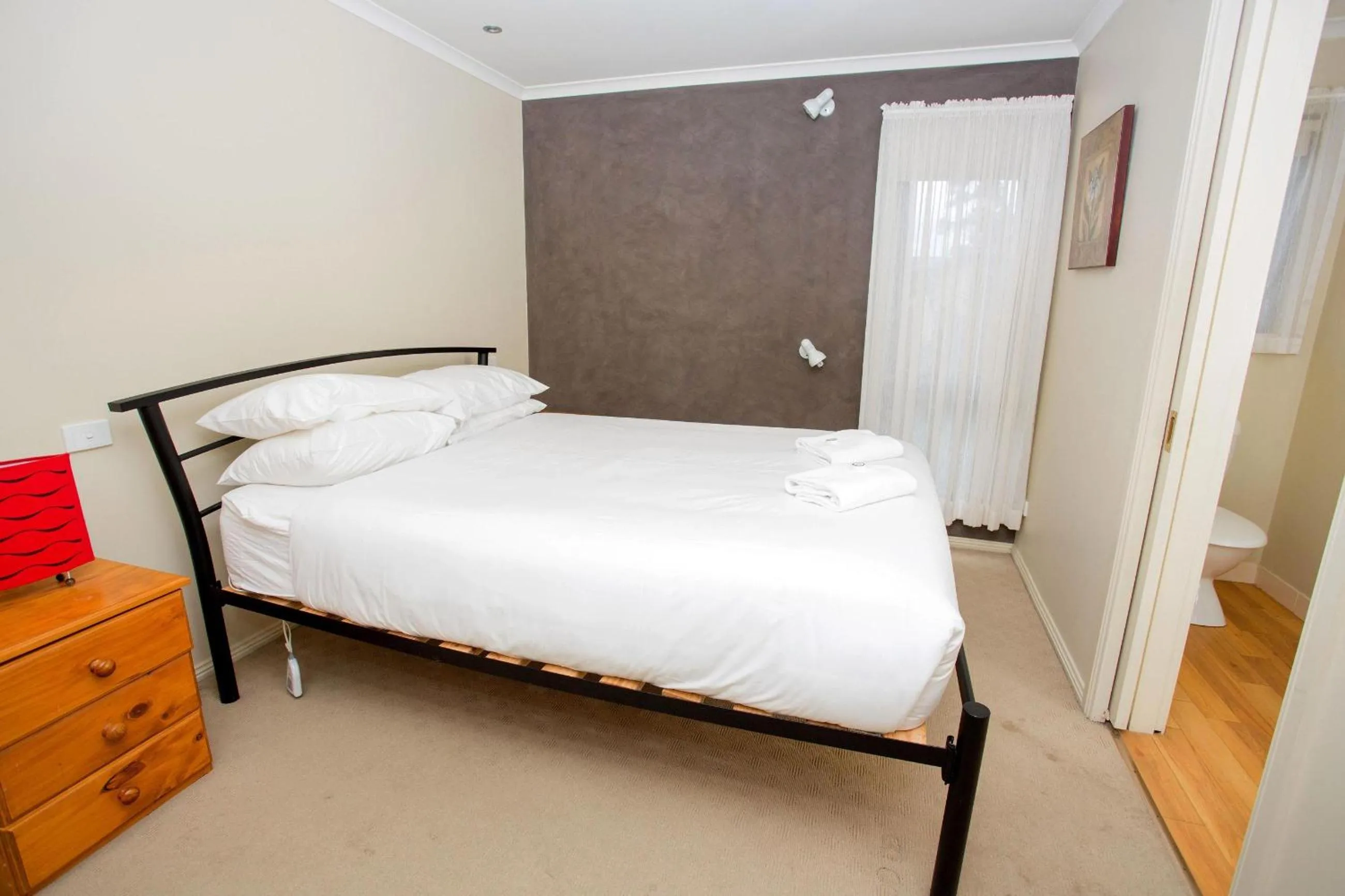 Bed in BIG4 Traralgon Park Lane Holiday Park
