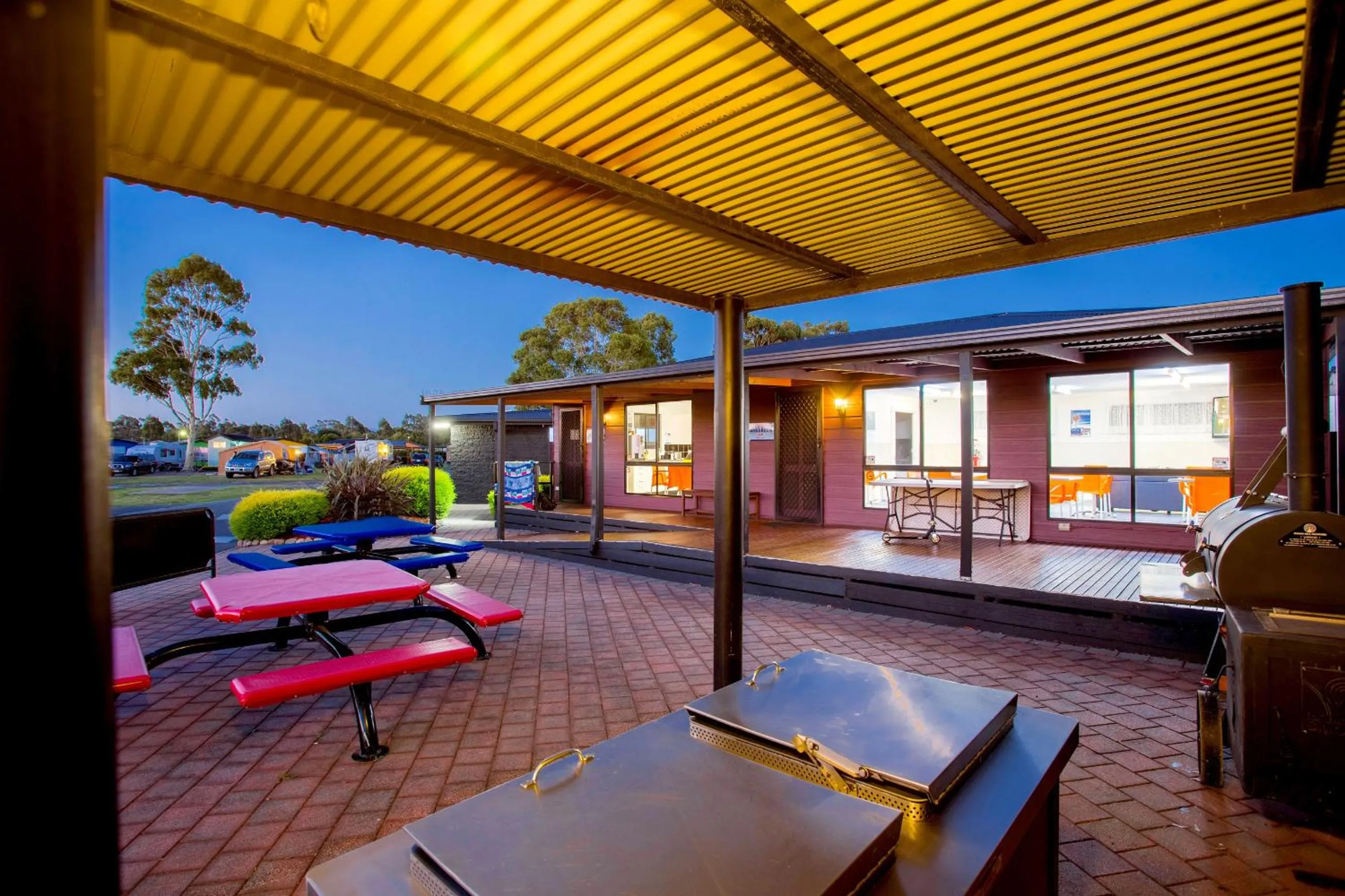 BBQ facilities in BIG4 Traralgon Park Lane Holiday Park