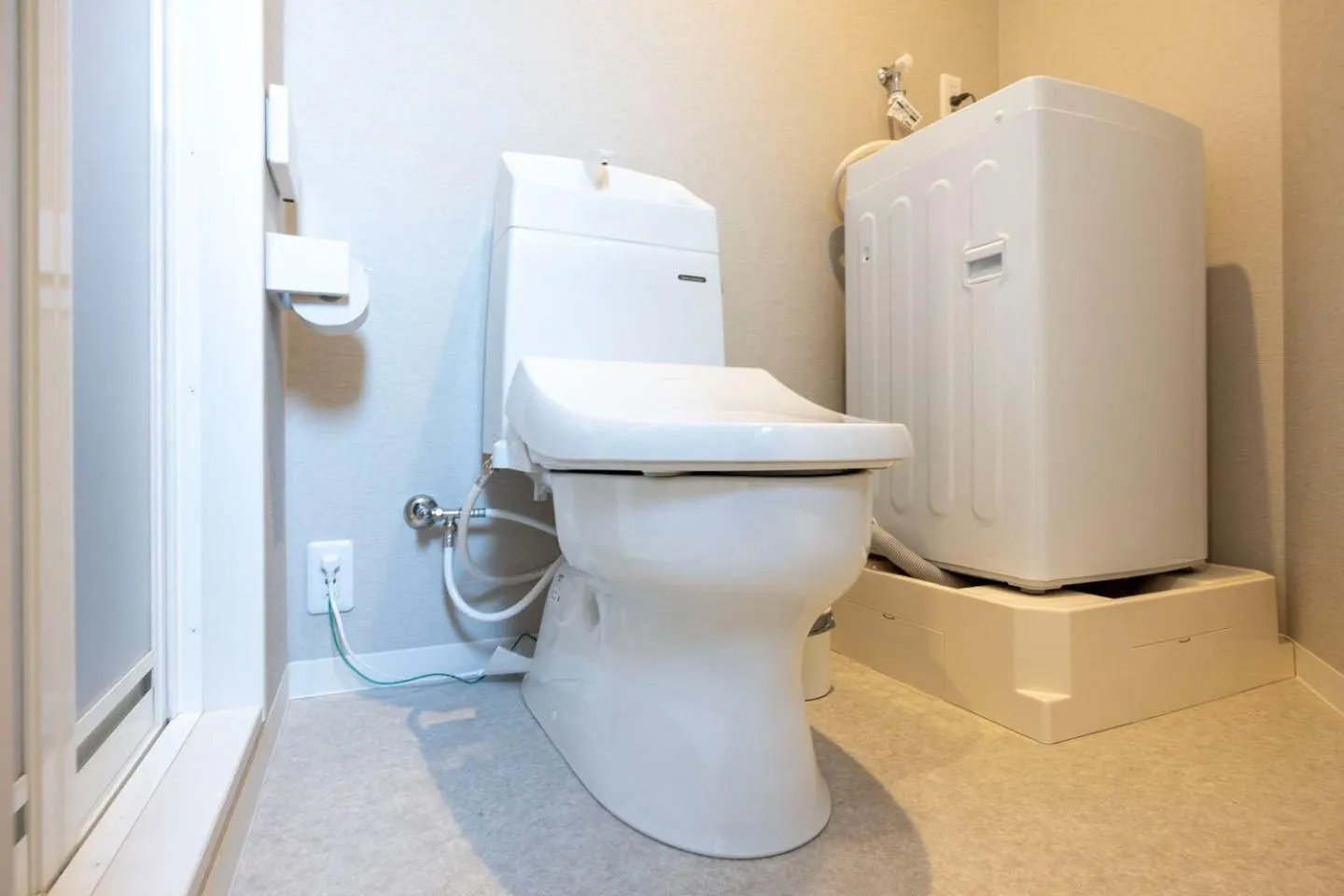 Toilet in Mat Hikifune