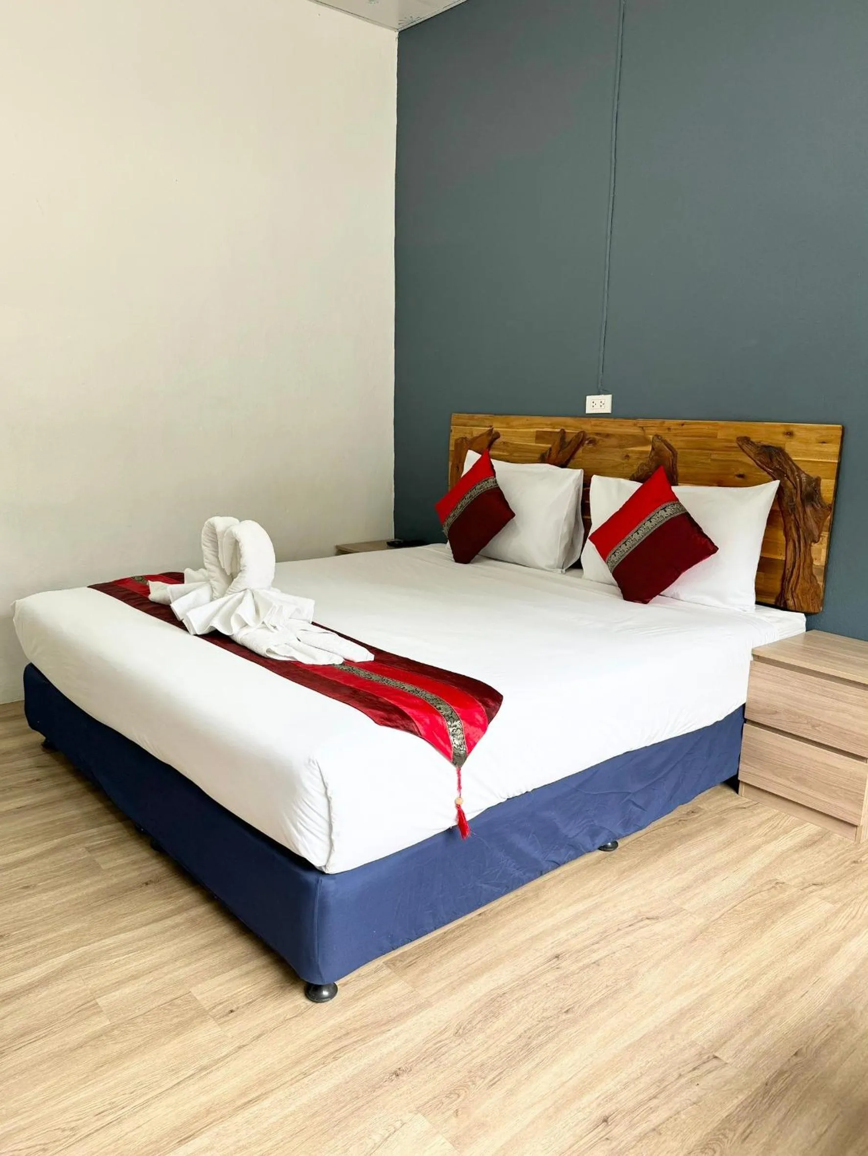 Street view, Bed in Diamond de pai