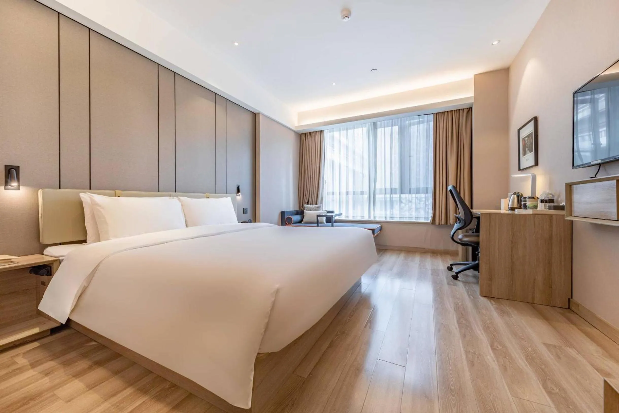 Photo of the whole room, Bed in Atour Hotel Xujiahui Meiying