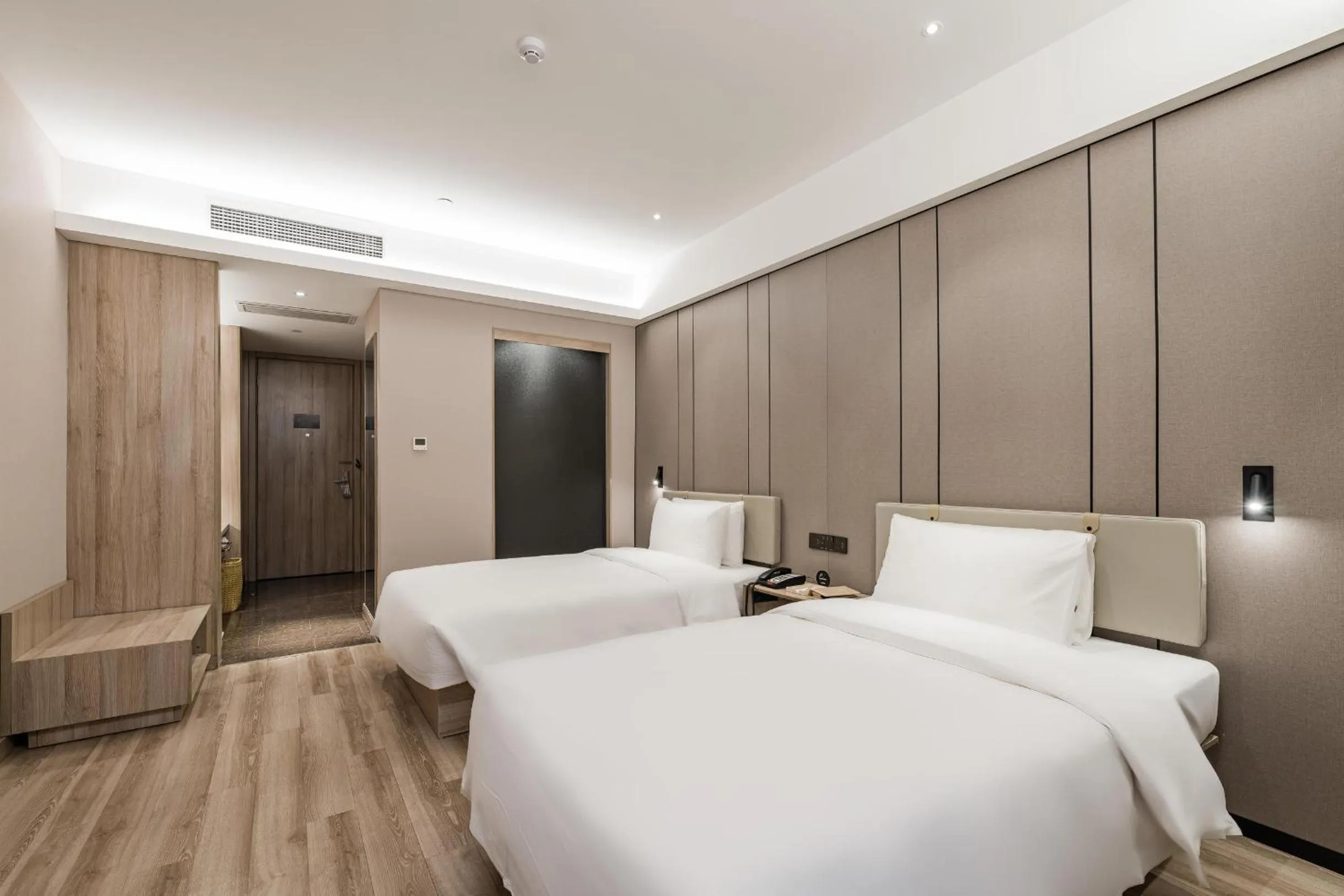 Bed in Atour Hotel Xujiahui Meiying