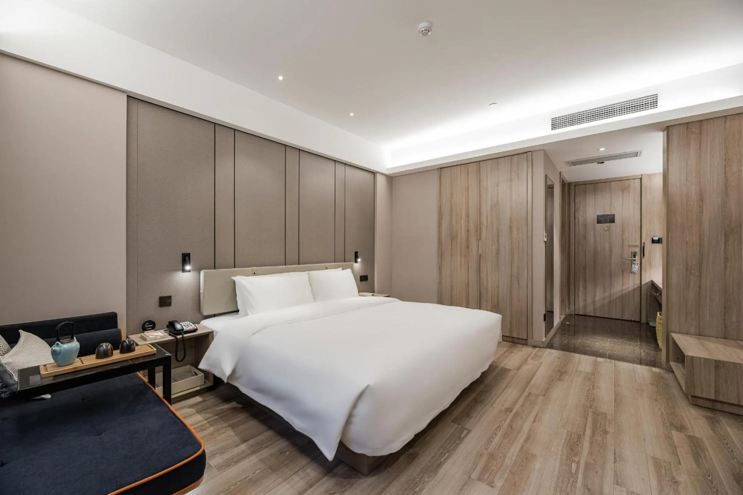 Bed in Atour Hotel Xujiahui Meiying