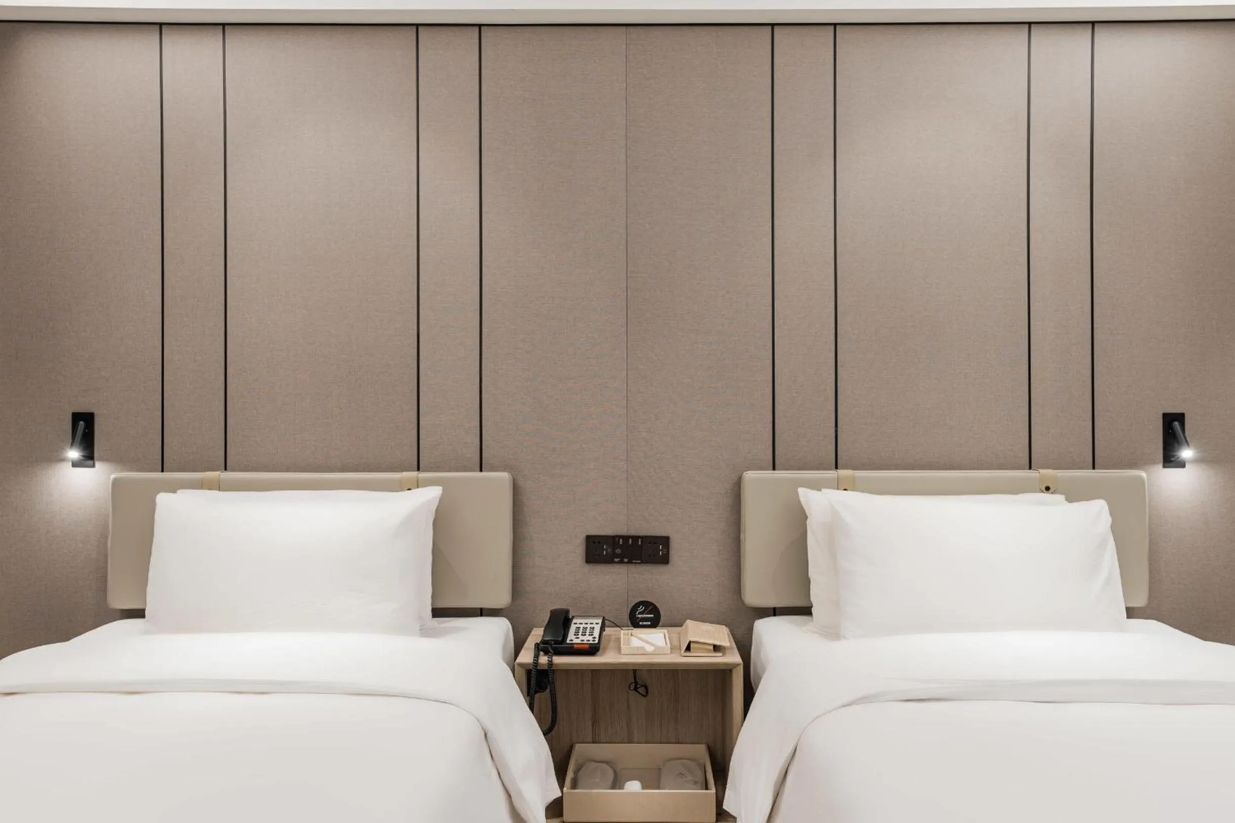 Bed in Atour Hotel Xujiahui Meiying