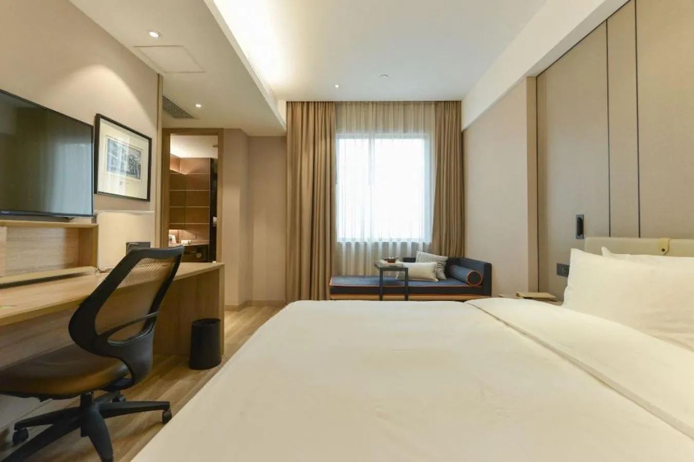 Photo of the whole room, Bed in Atour Hotel Xujiahui Meiying