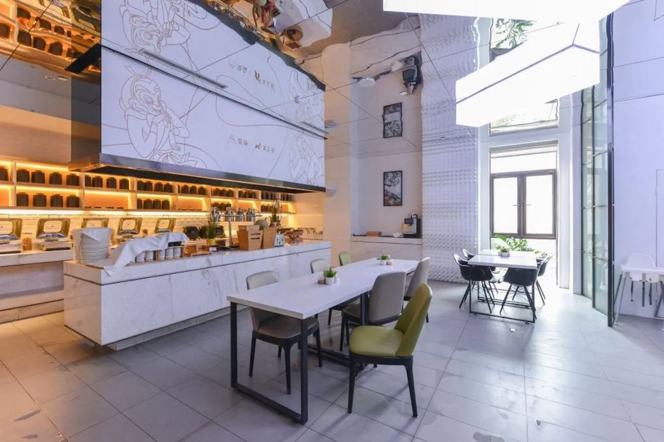 Restaurant/places to eat in Atour Hotel Xujiahui Meiying