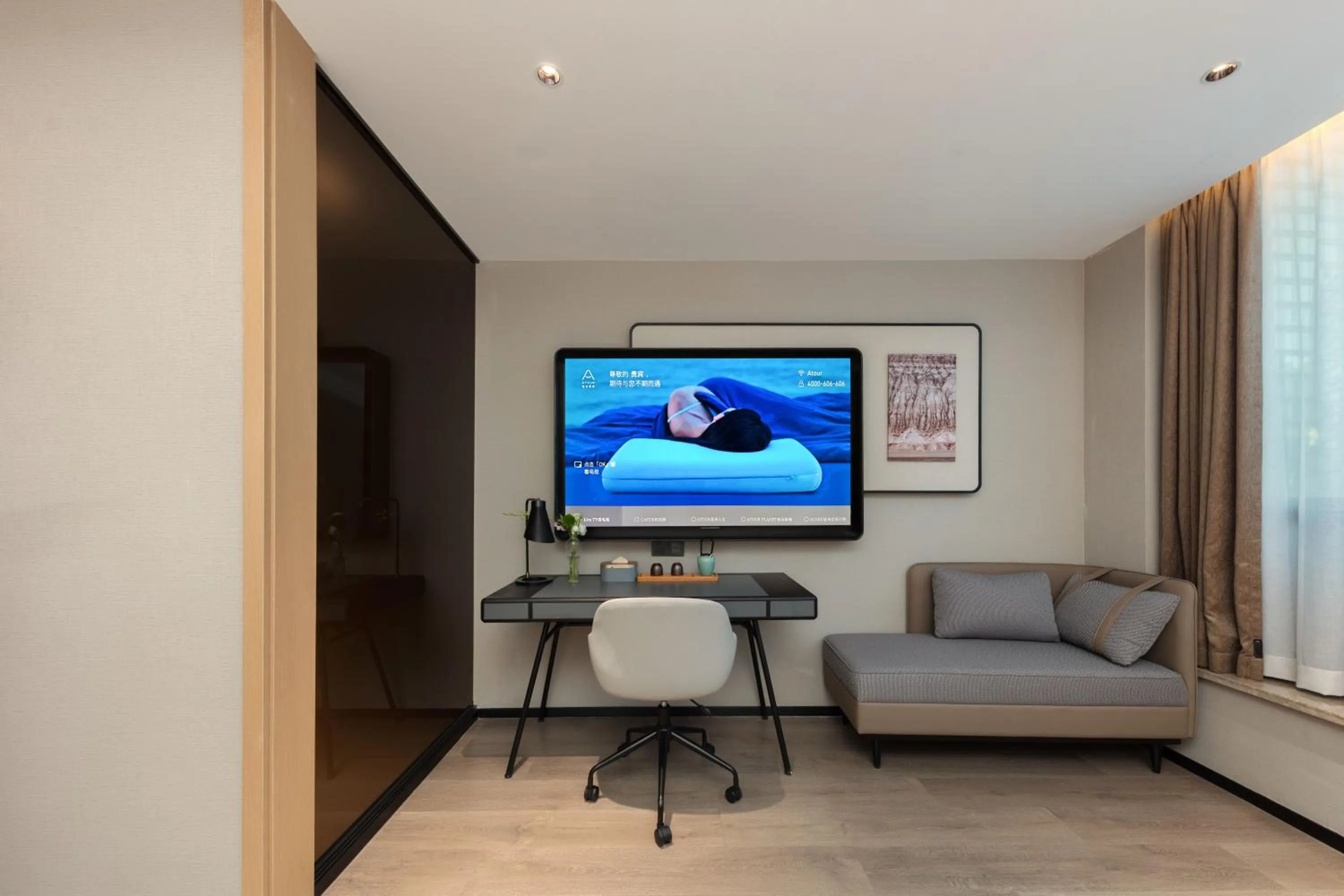 TV and multimedia in Atour Hotel Hangzhou Binjiang Olympic Sports