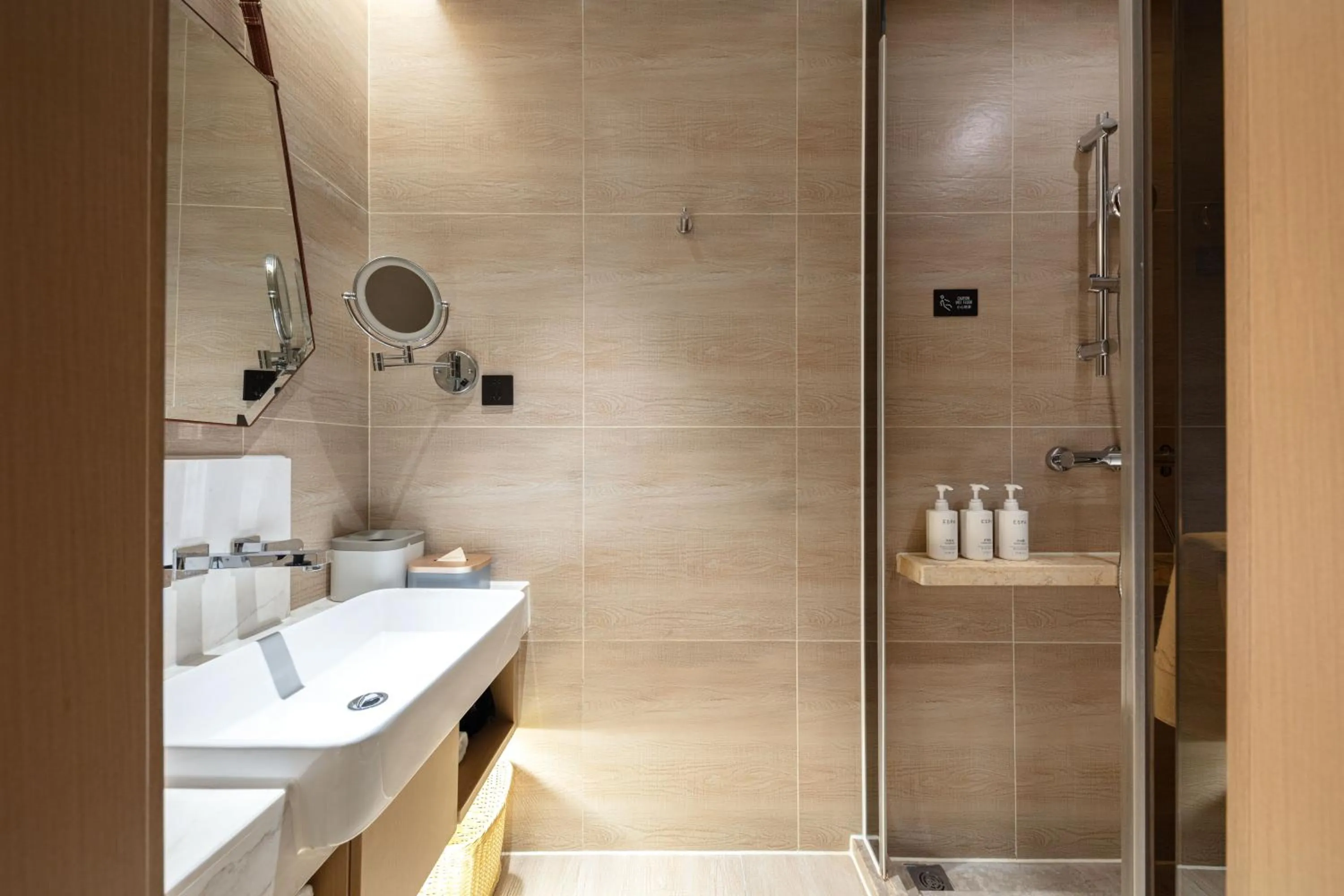 Shower in Atour Hotel Hangzhou Binjiang Olympic Sports