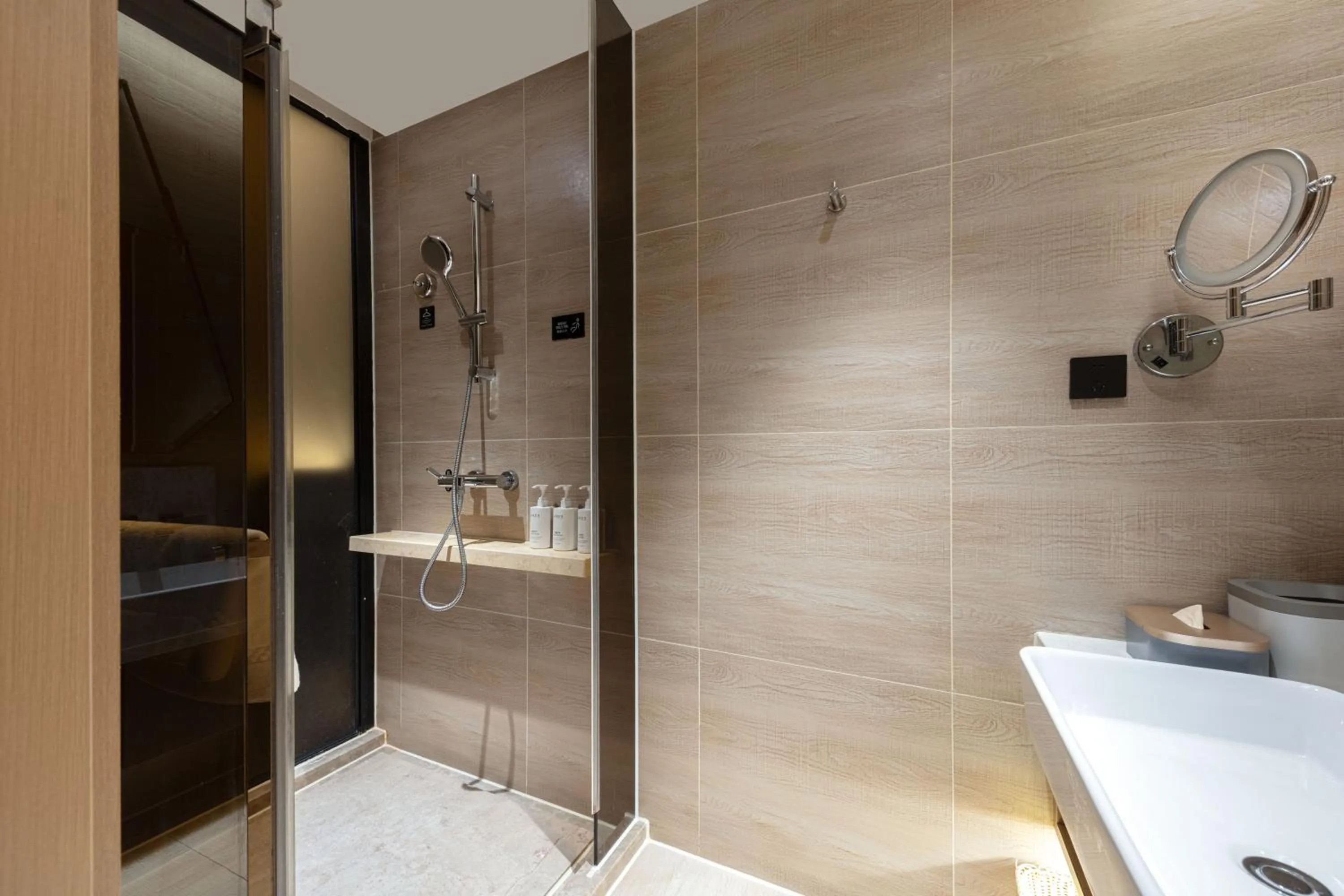 Shower in Atour Hotel Hangzhou Binjiang Olympic Sports