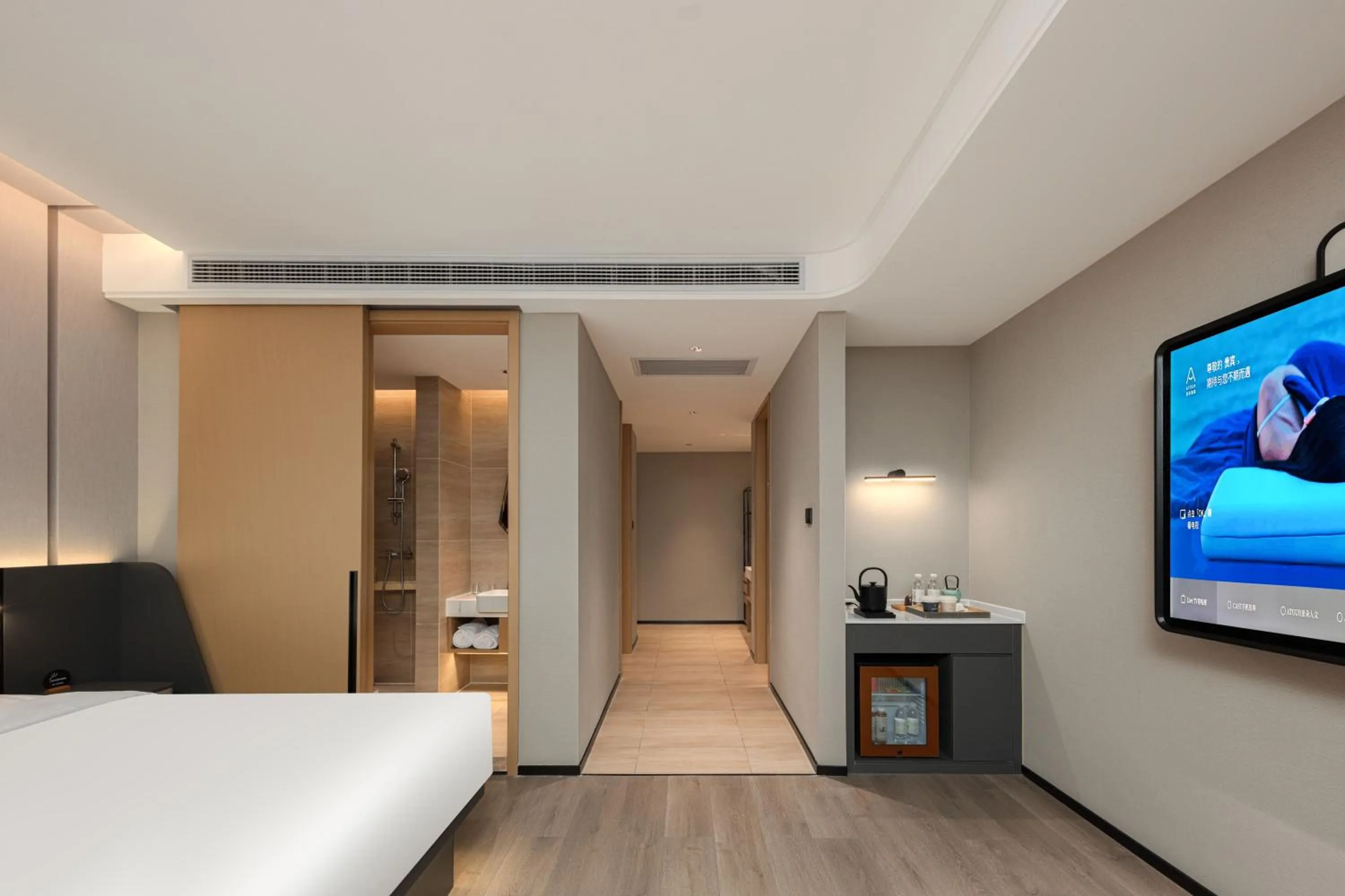 Shower, Bed in Atour Hotel Hangzhou Binjiang Olympic Sports