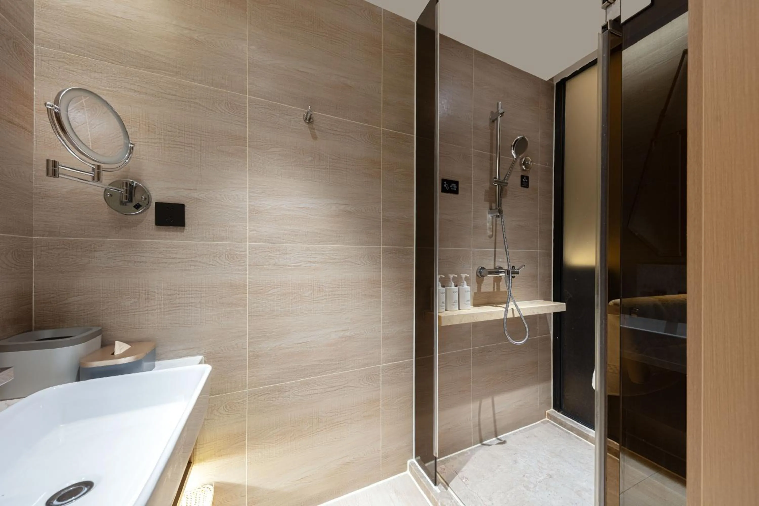 Shower in Atour Hotel Hangzhou Binjiang Olympic Sports