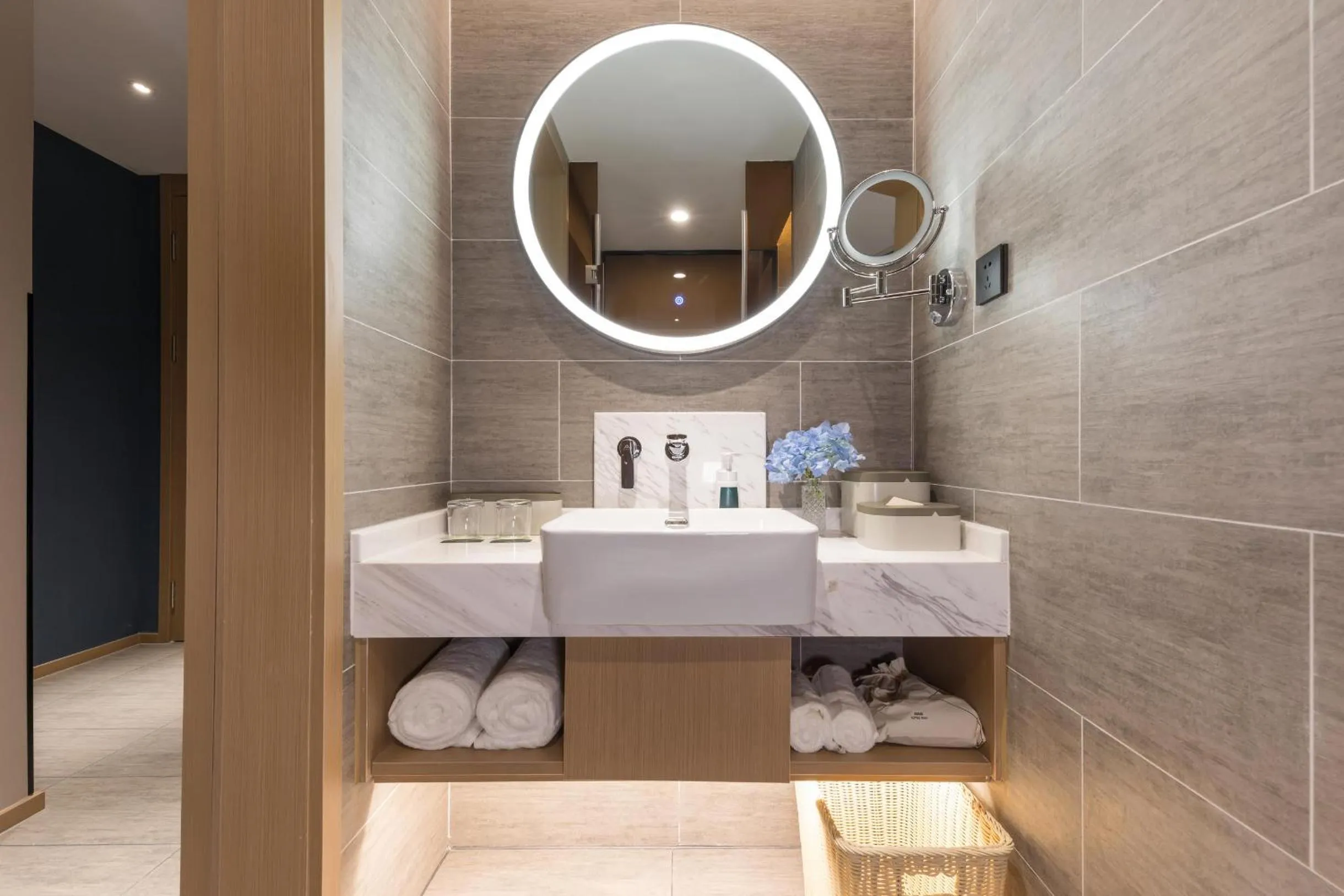 Atour Hotel Zhijiang Bridge