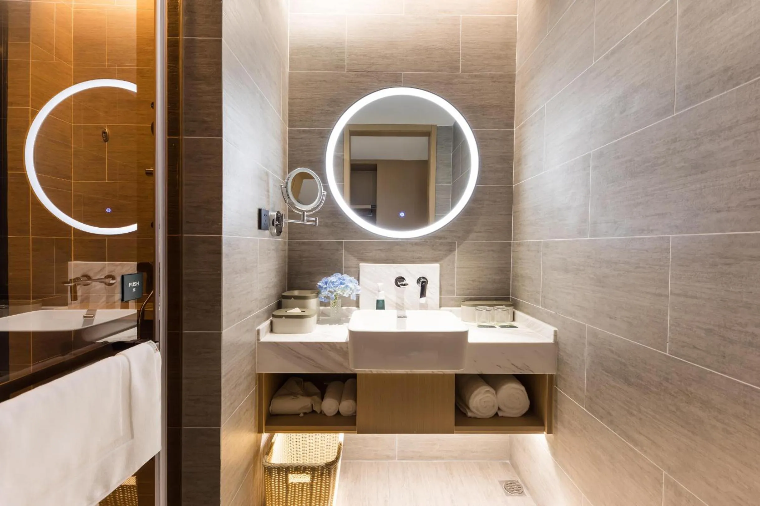 Atour Hotel Zhijiang Bridge