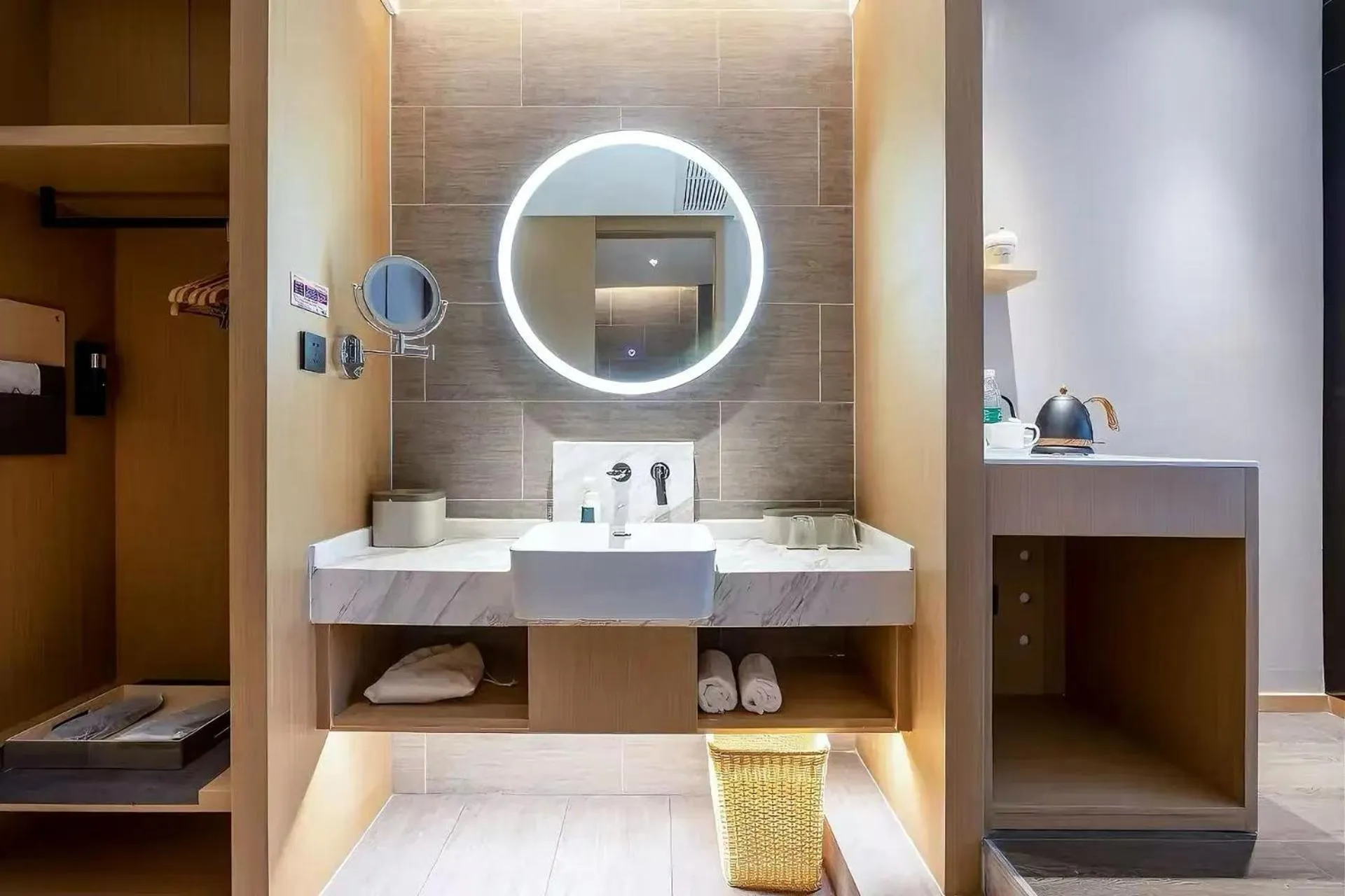 towels in Atour Hotel Zhijiang Bridge