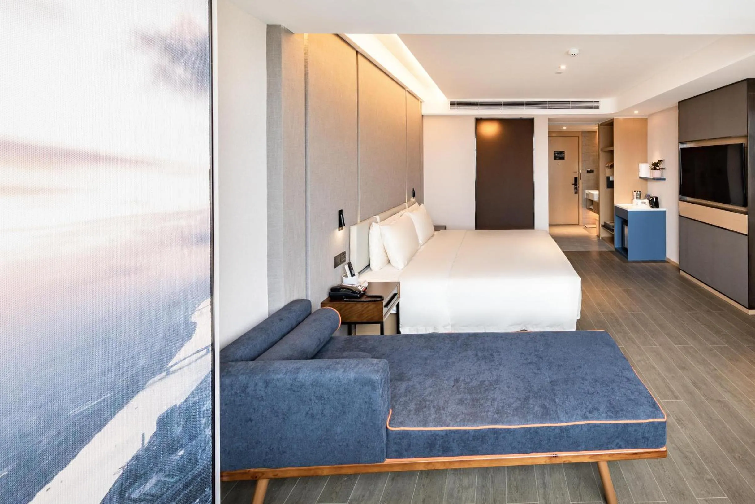 Photo of the whole room, Bed in Atour Hotel Guangzhou Panyu City Bridge