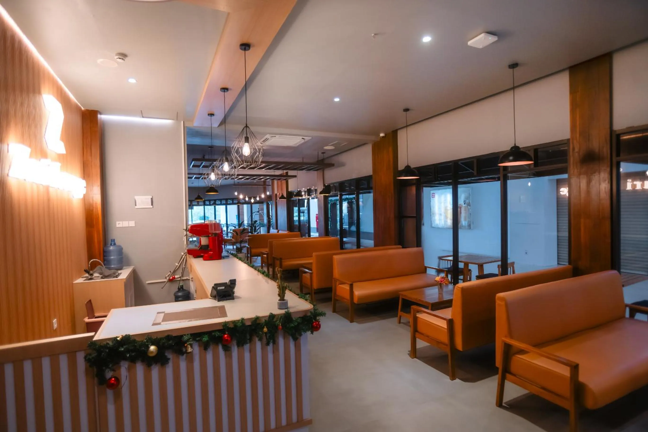 Communal lounge/ TV room in Zasgo Hotel