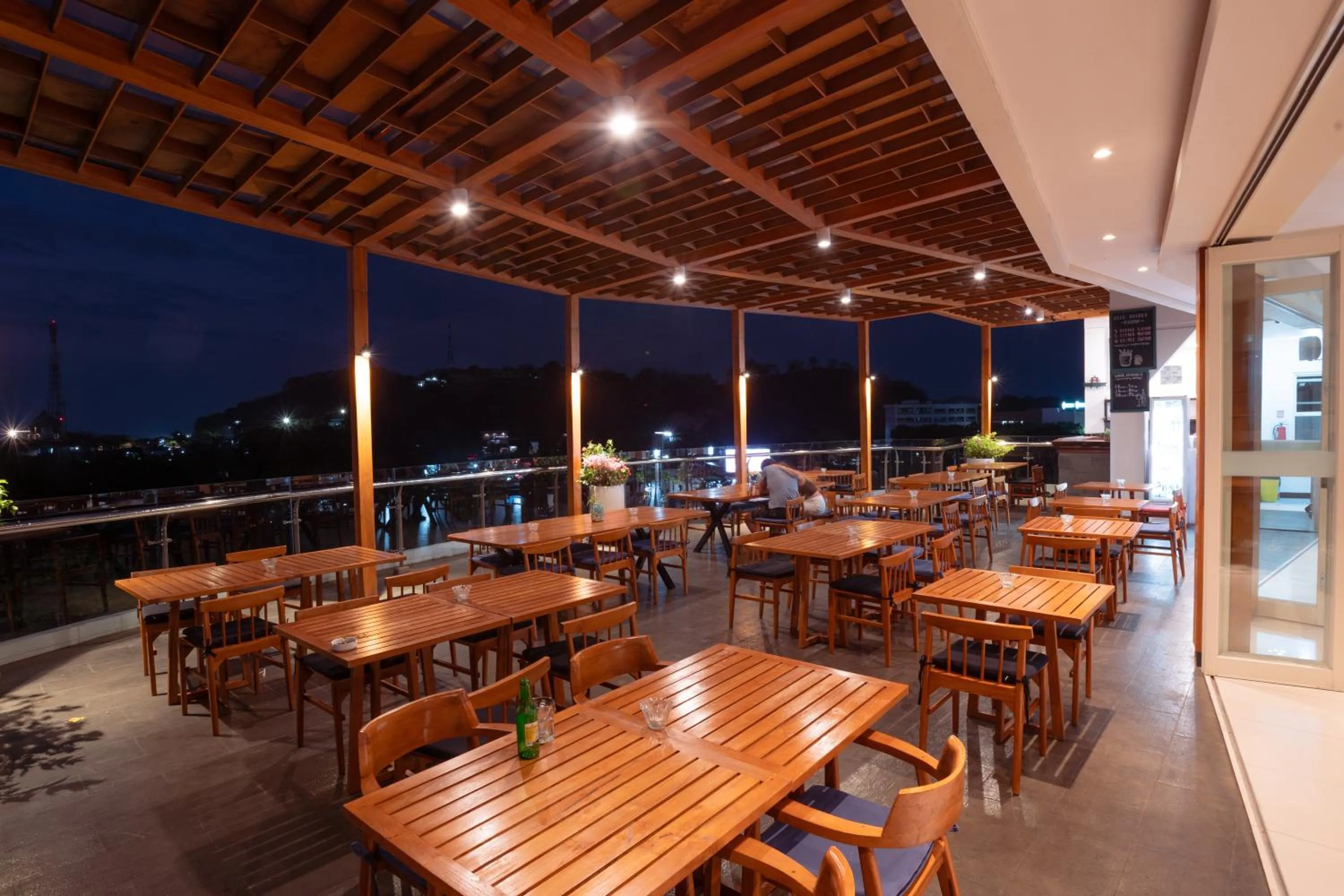 Restaurant/places to eat in Zasgo Hotel