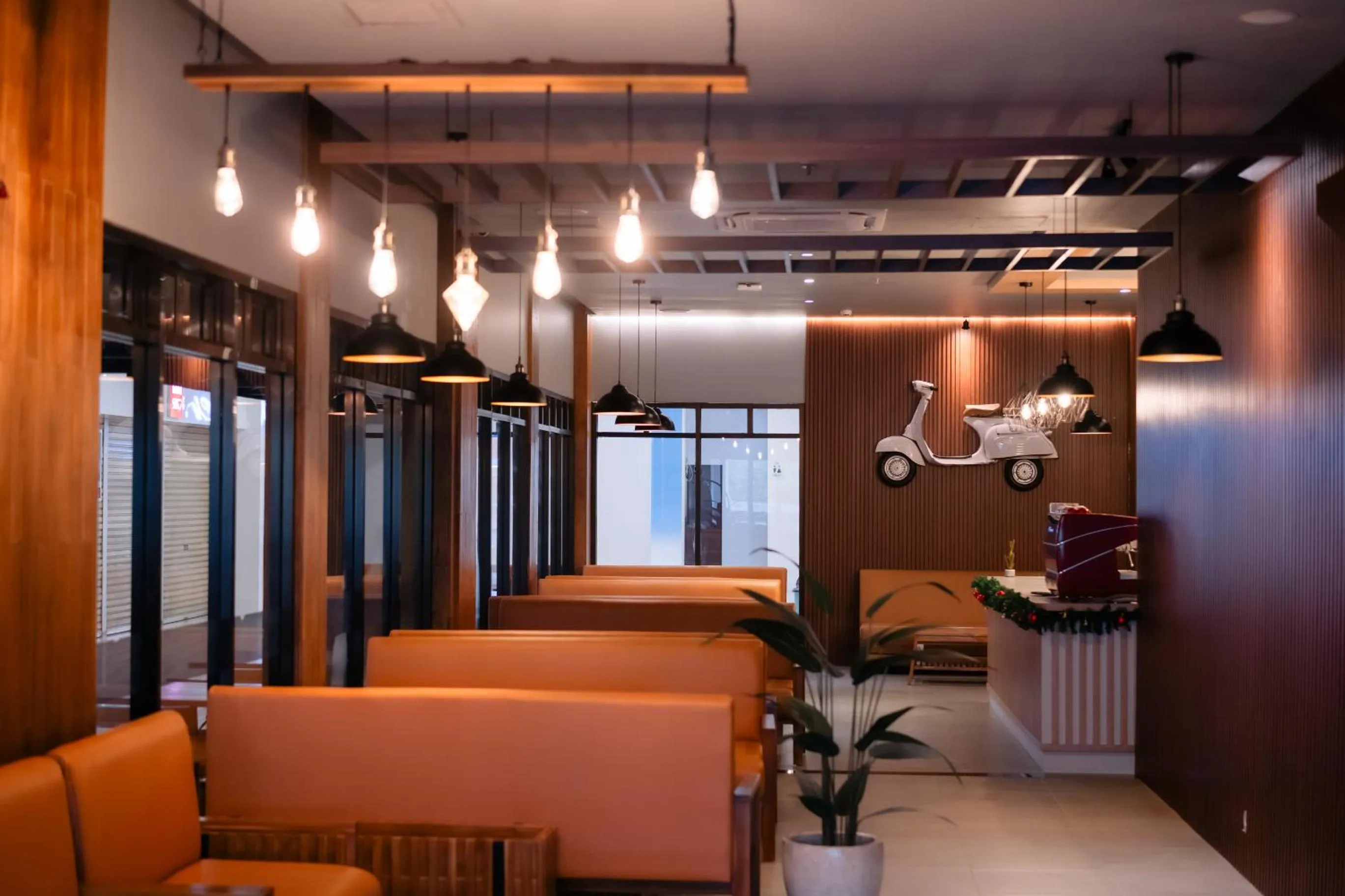 Communal lounge/ TV room in Zasgo Hotel