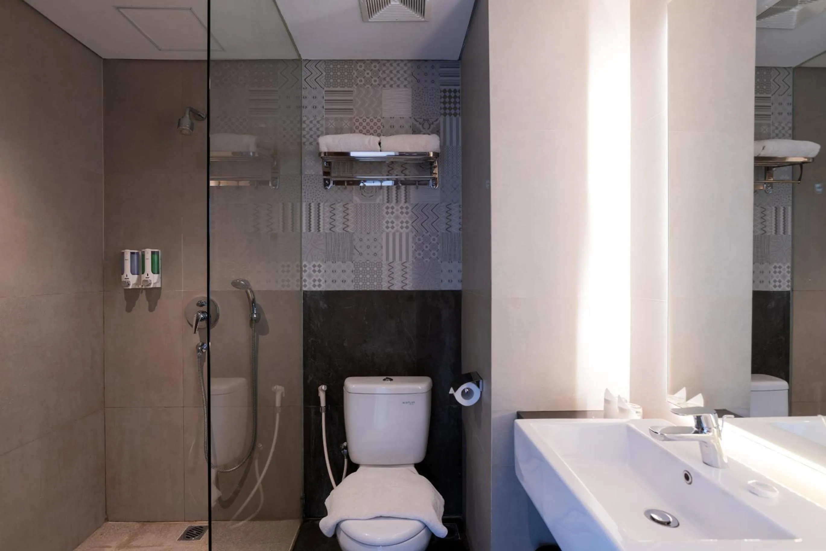 Shower in Zasgo Hotel