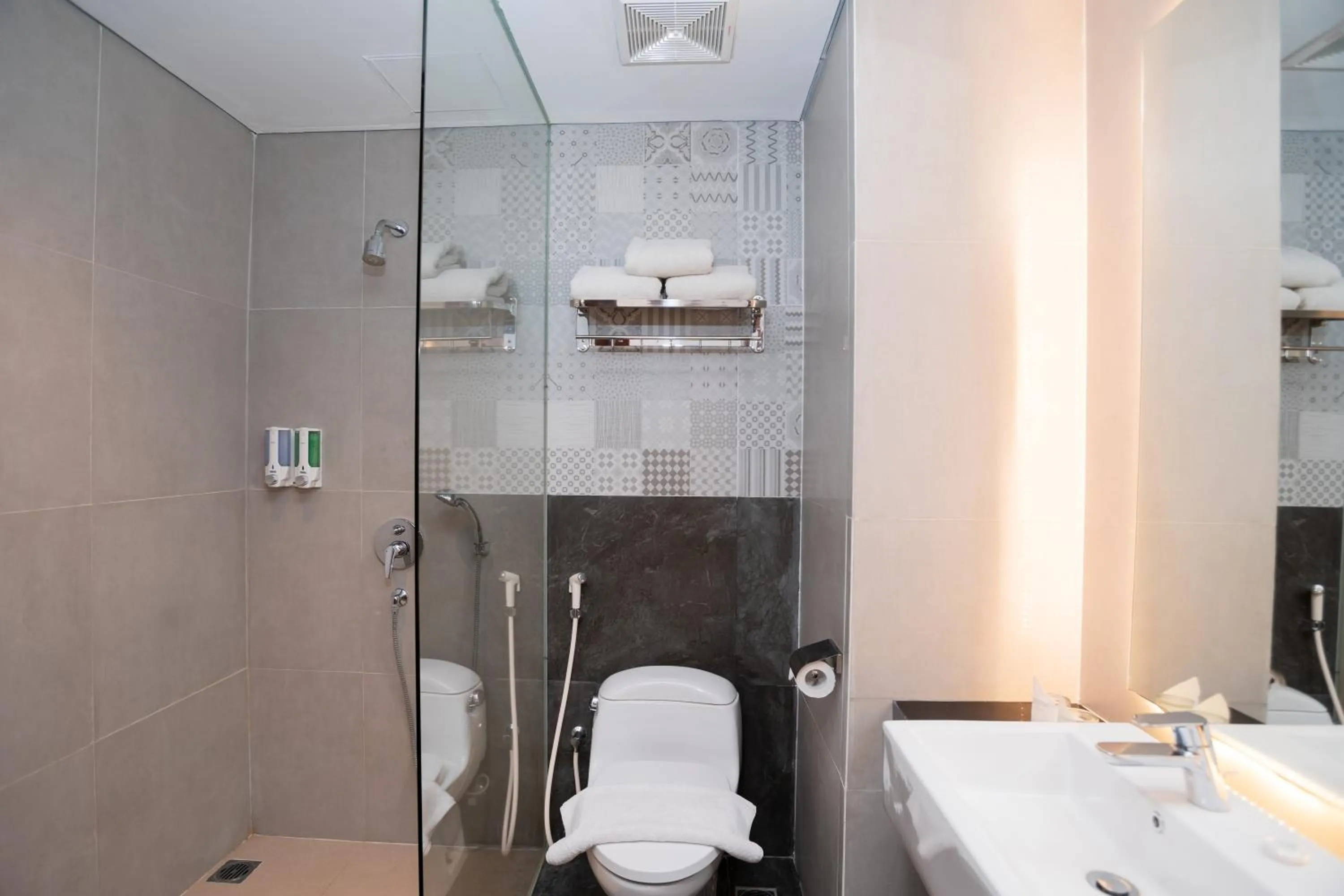 Toilet in Zasgo Hotel