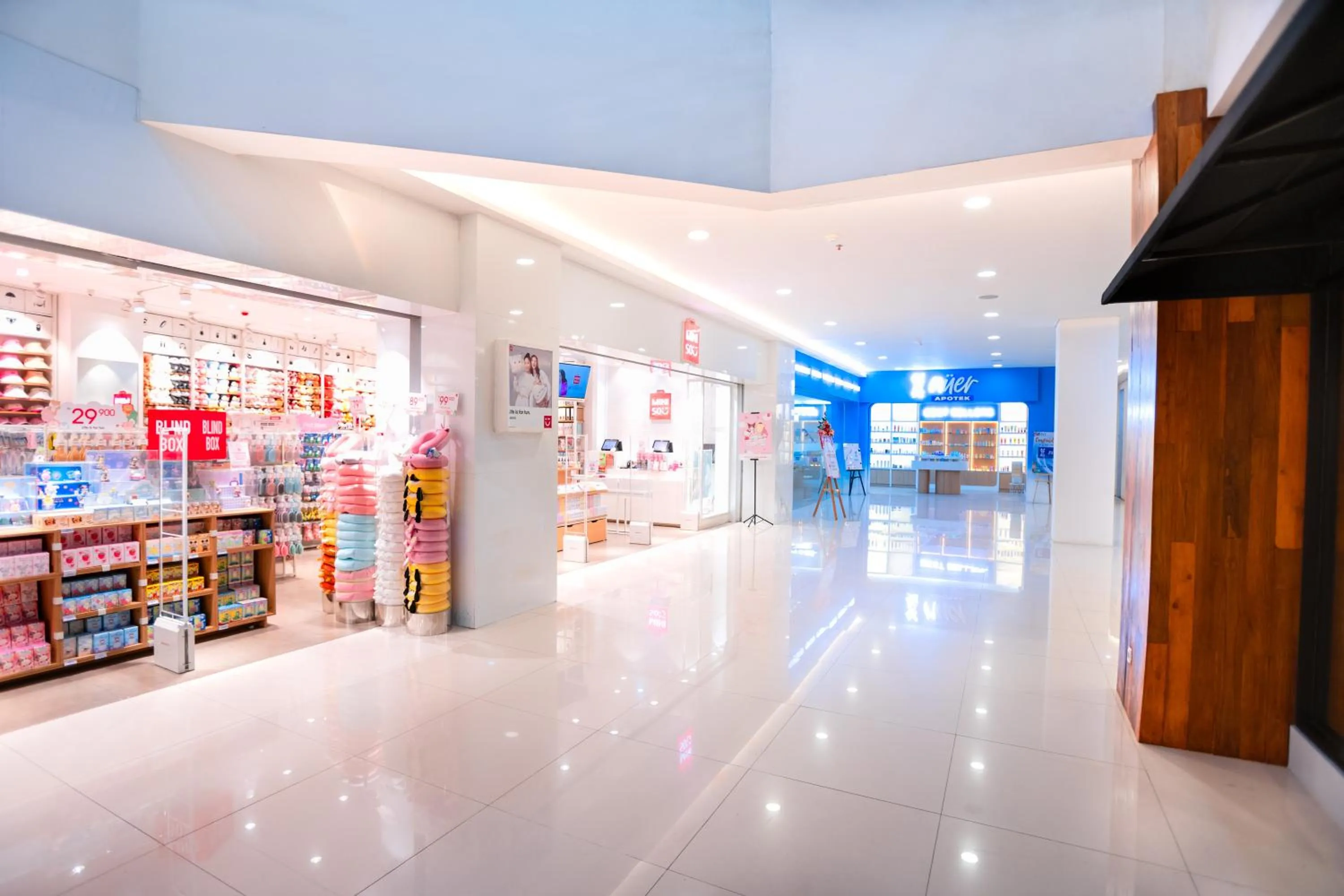 Shopping Area in Zasgo Hotel