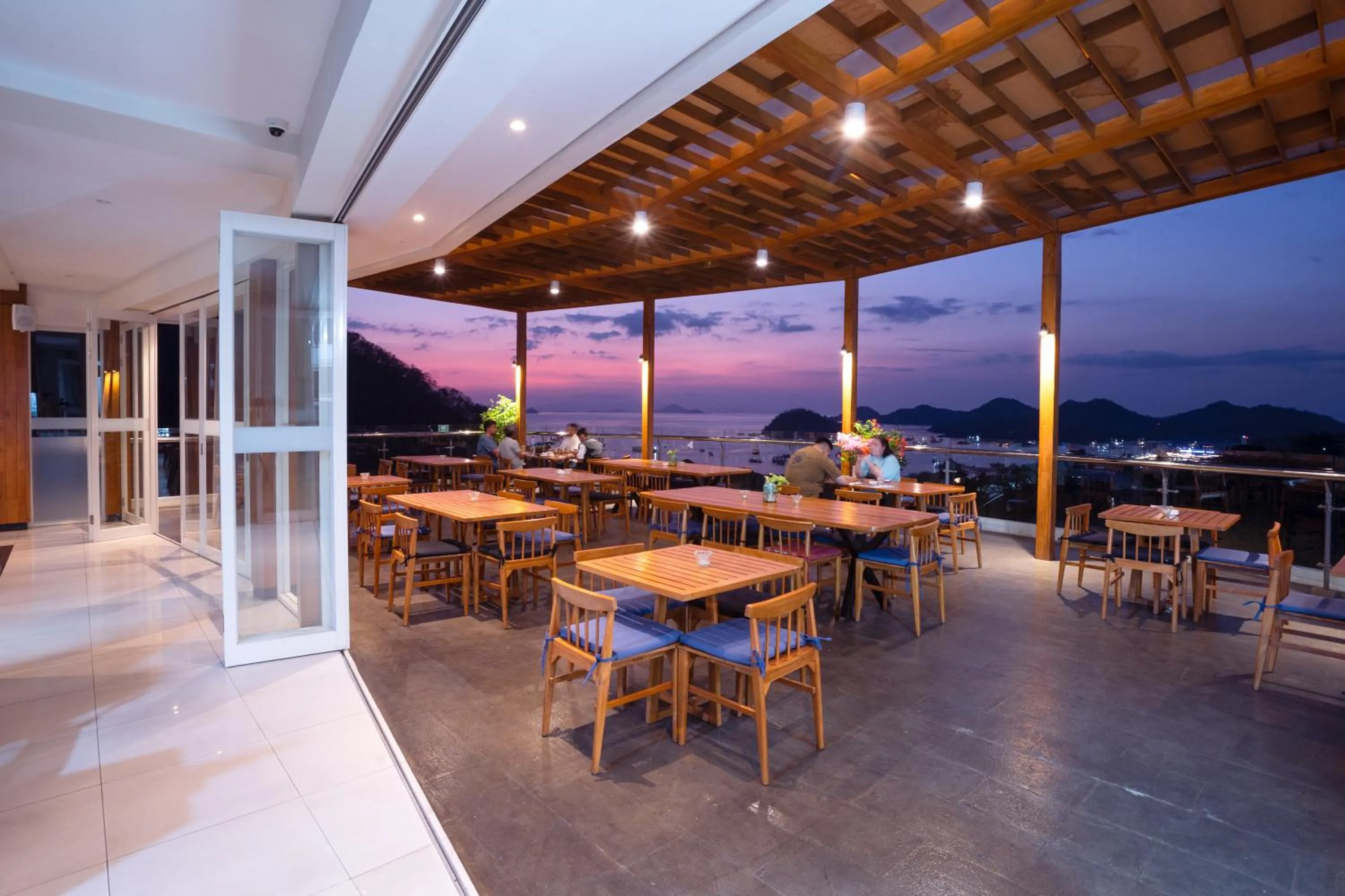 Restaurant/places to eat in Zasgo Hotel