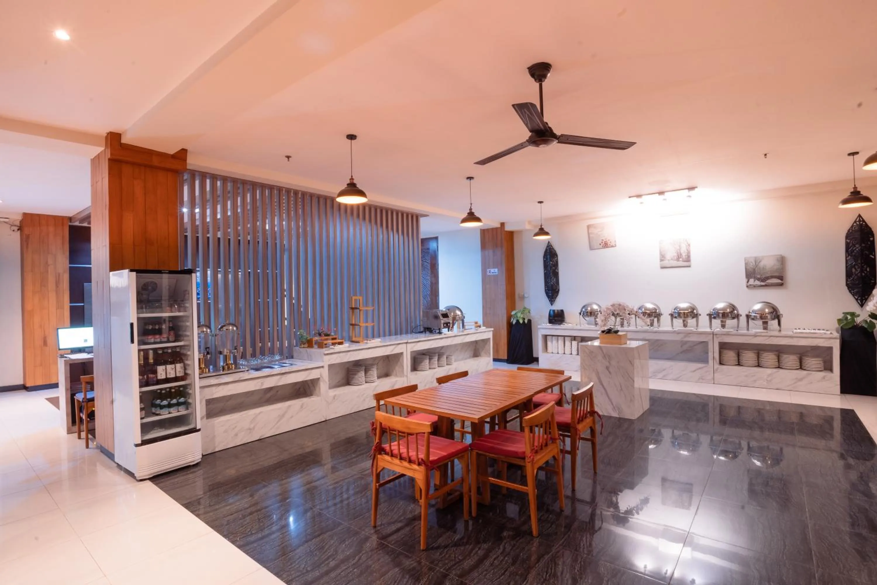 Restaurant/places to eat in Zasgo Hotel