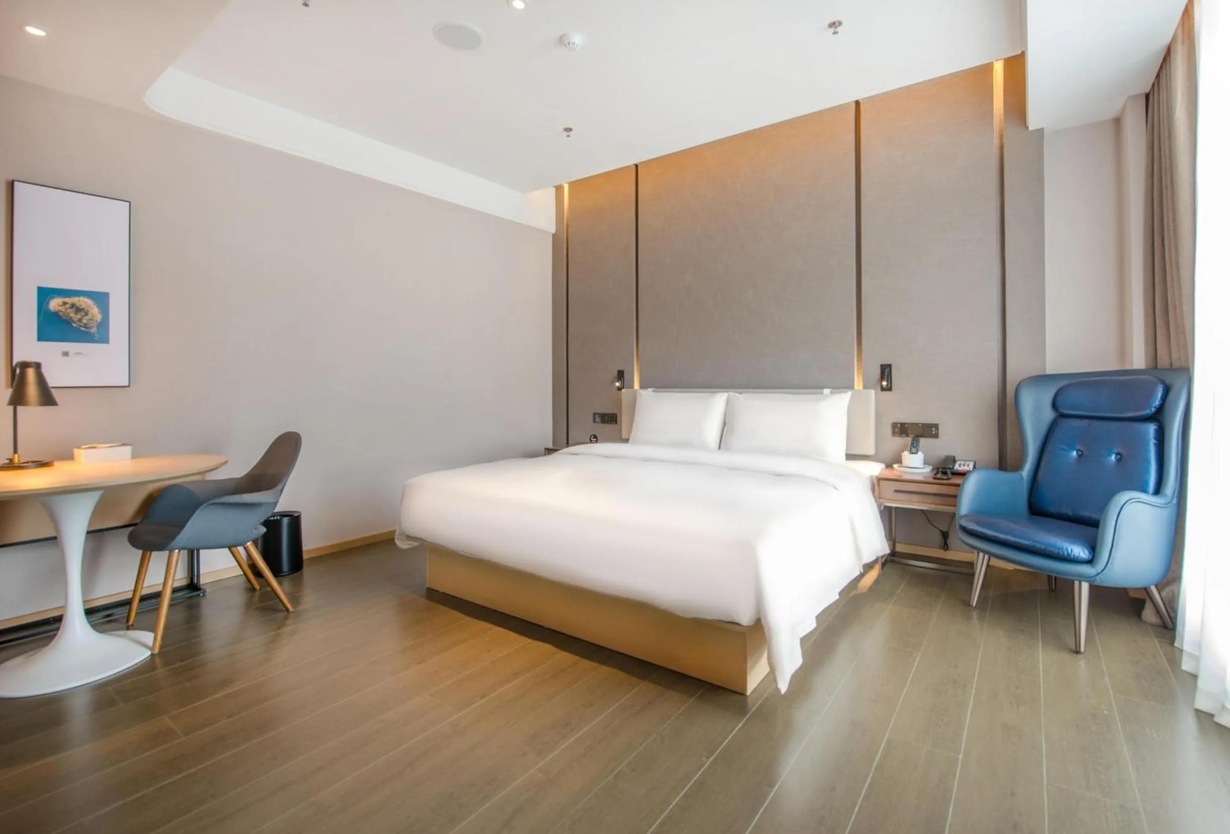 Living room, Bed in Atour Hotel Zhongshan Tanzhou