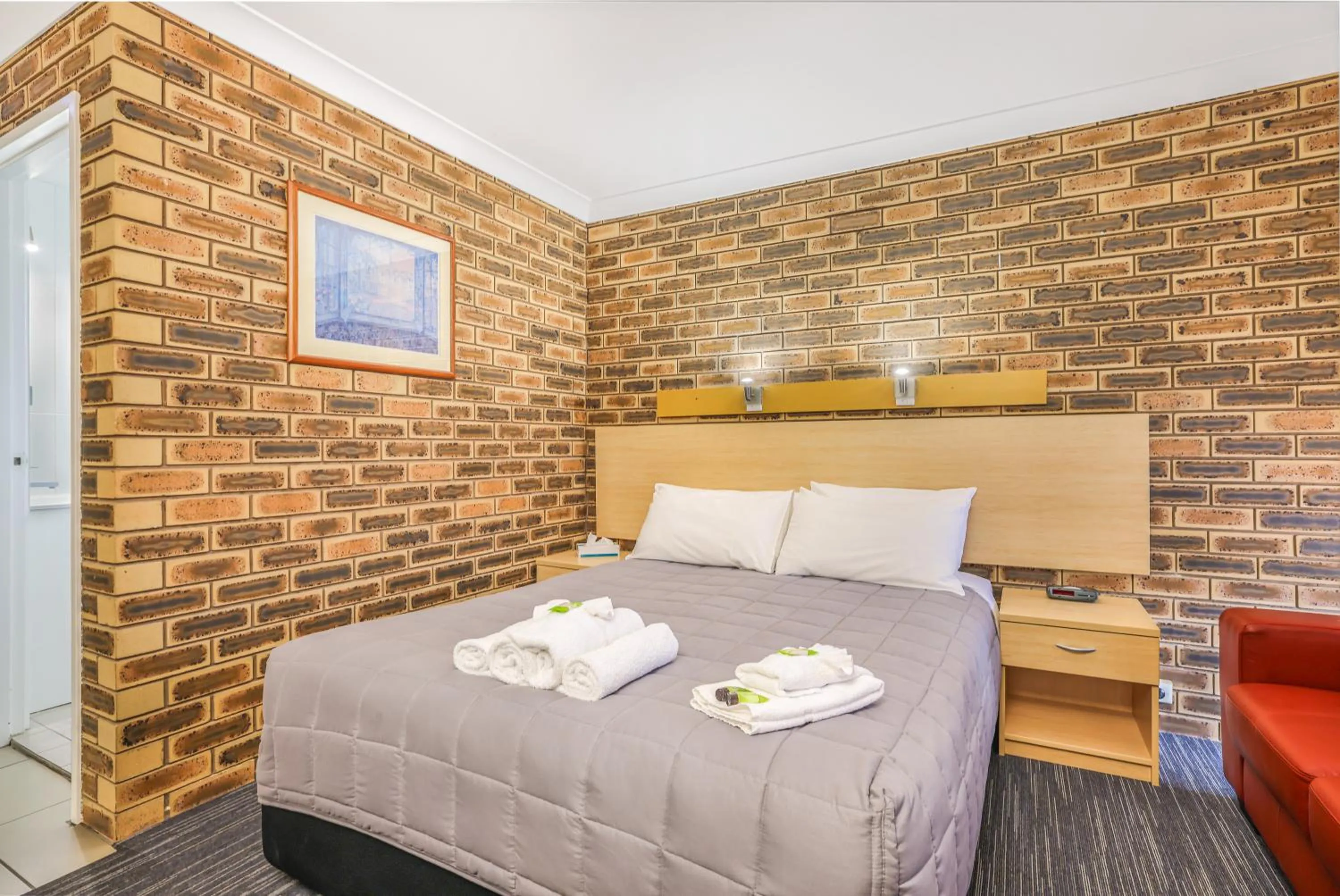 Bed in Stagecoach Inn Motel